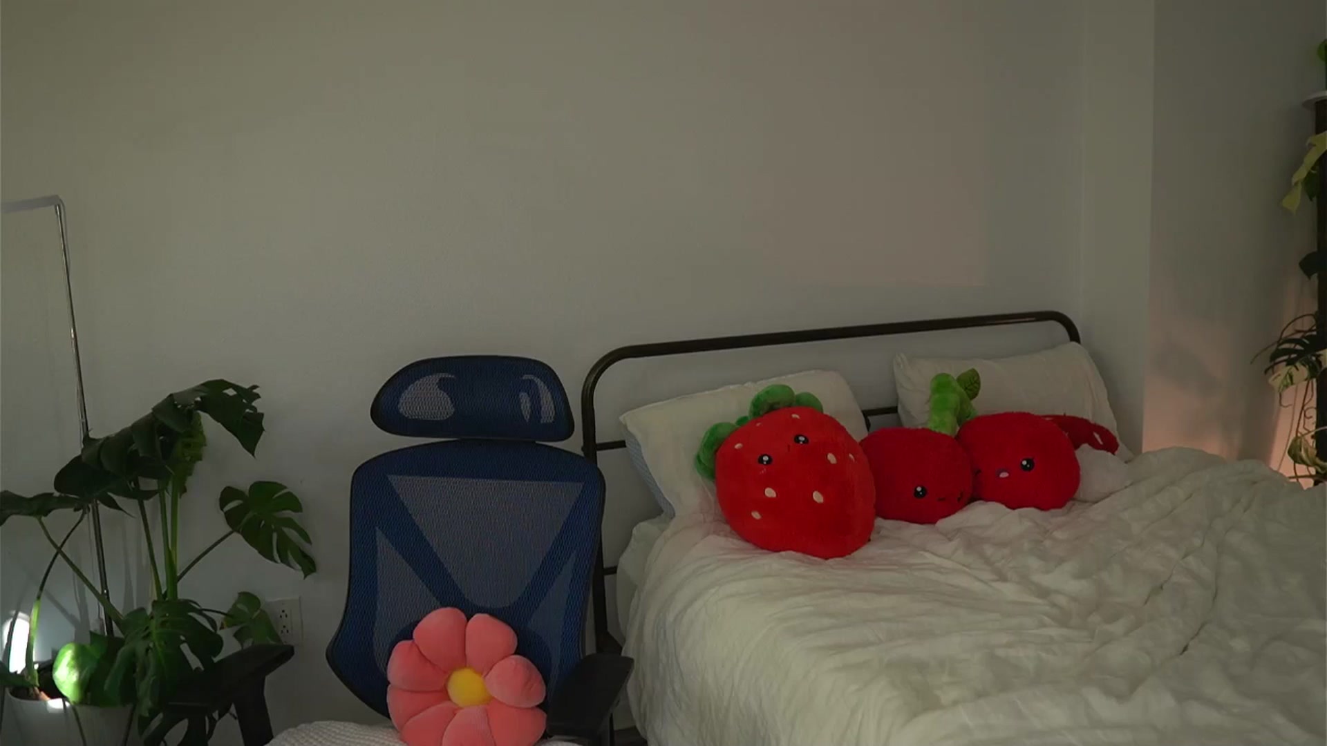 Gallery image thumbnail from e_laine's myfreecams stream on, 10/02/2025, 22:44 image 17 of 20