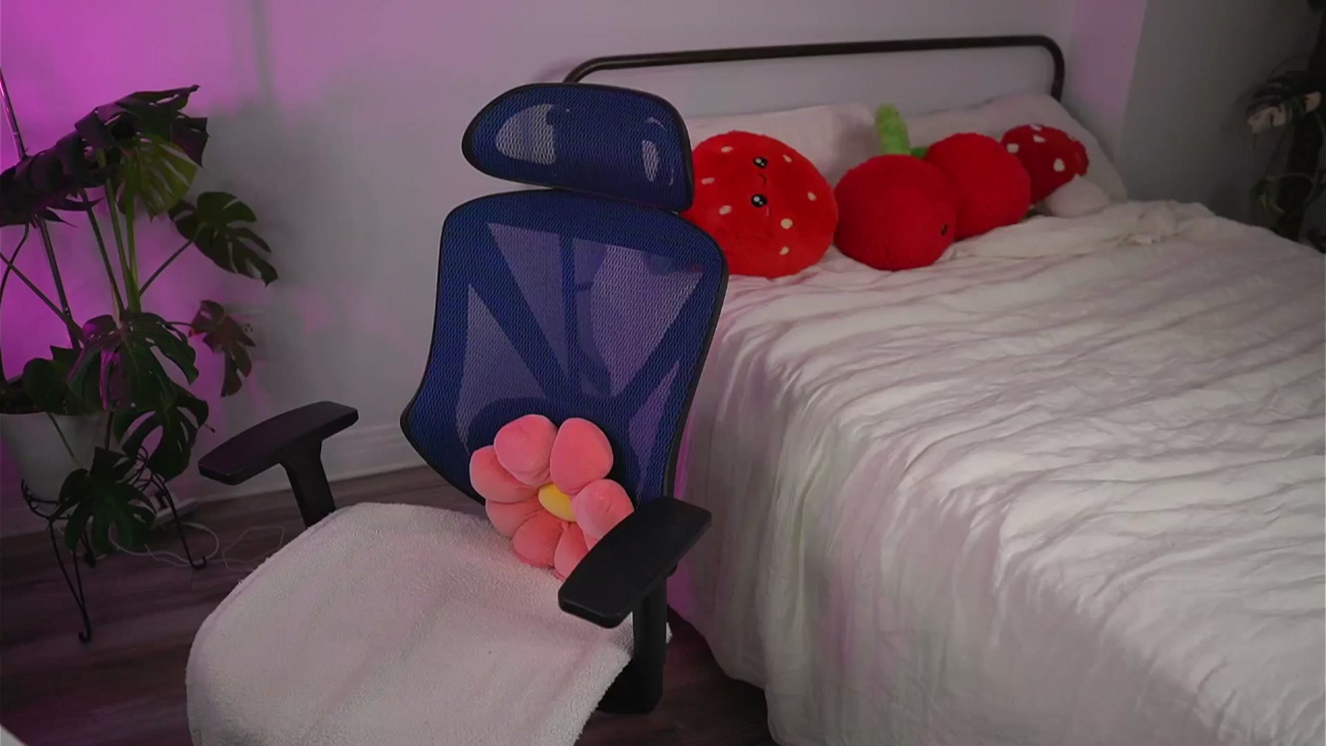 Gallery image thumbnail from e_laine's myfreecams stream on, 10/05/2025, 01:11 image 7 of 20