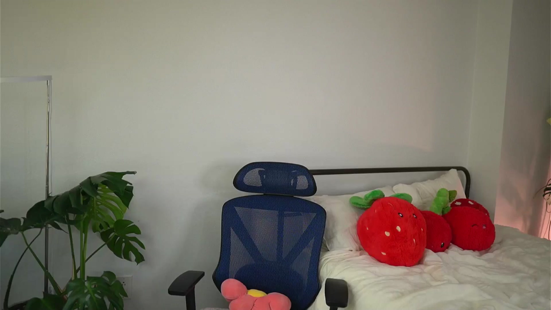 Gallery image thumbnail from e_laine's myfreecams stream on, 10/08/2025, 22:28 image 5 of 20