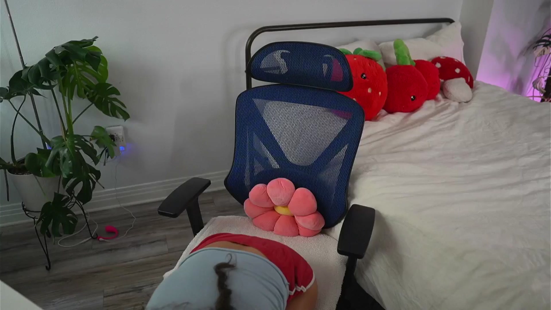 Gallery image thumbnail from e_laine's myfreecams stream on, 10/12/2025, 24:02 image 2 of 20