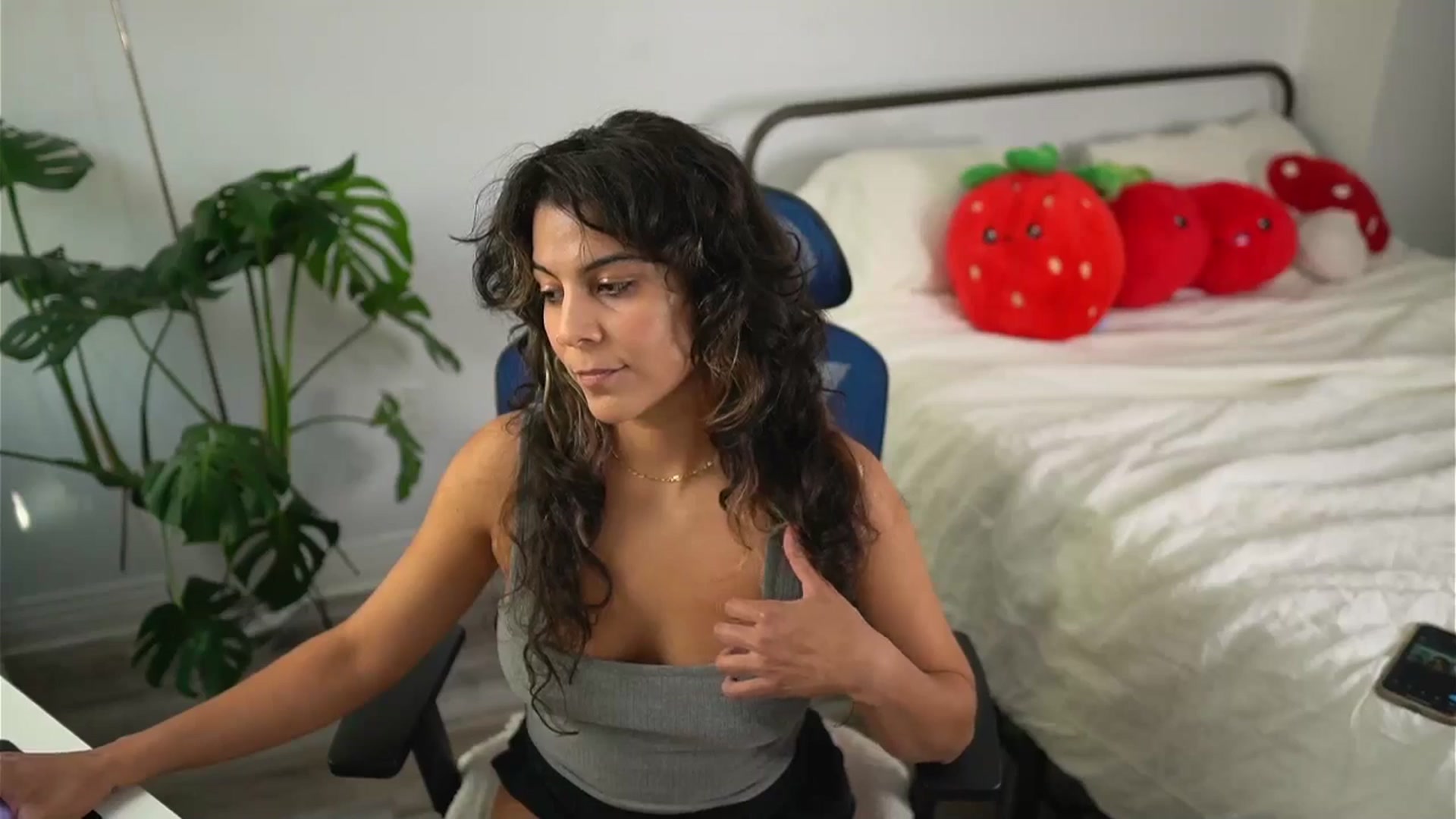 Gallery image thumbnail from e_laine's myfreecams stream on, 10/15/2025, 22:50 image 10 of 20