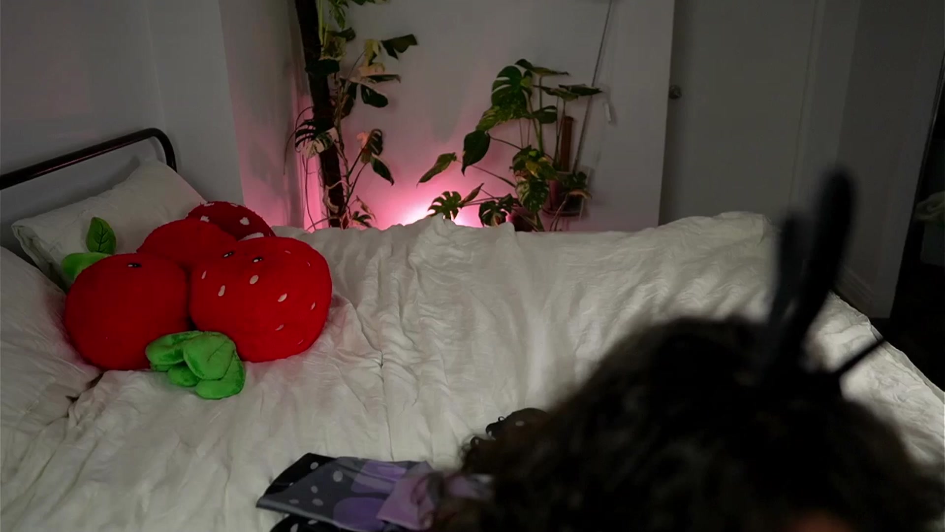 Gallery image thumbnail from e_laine's myfreecams stream on, 10/18/2025, 01:59 image 13 of 20