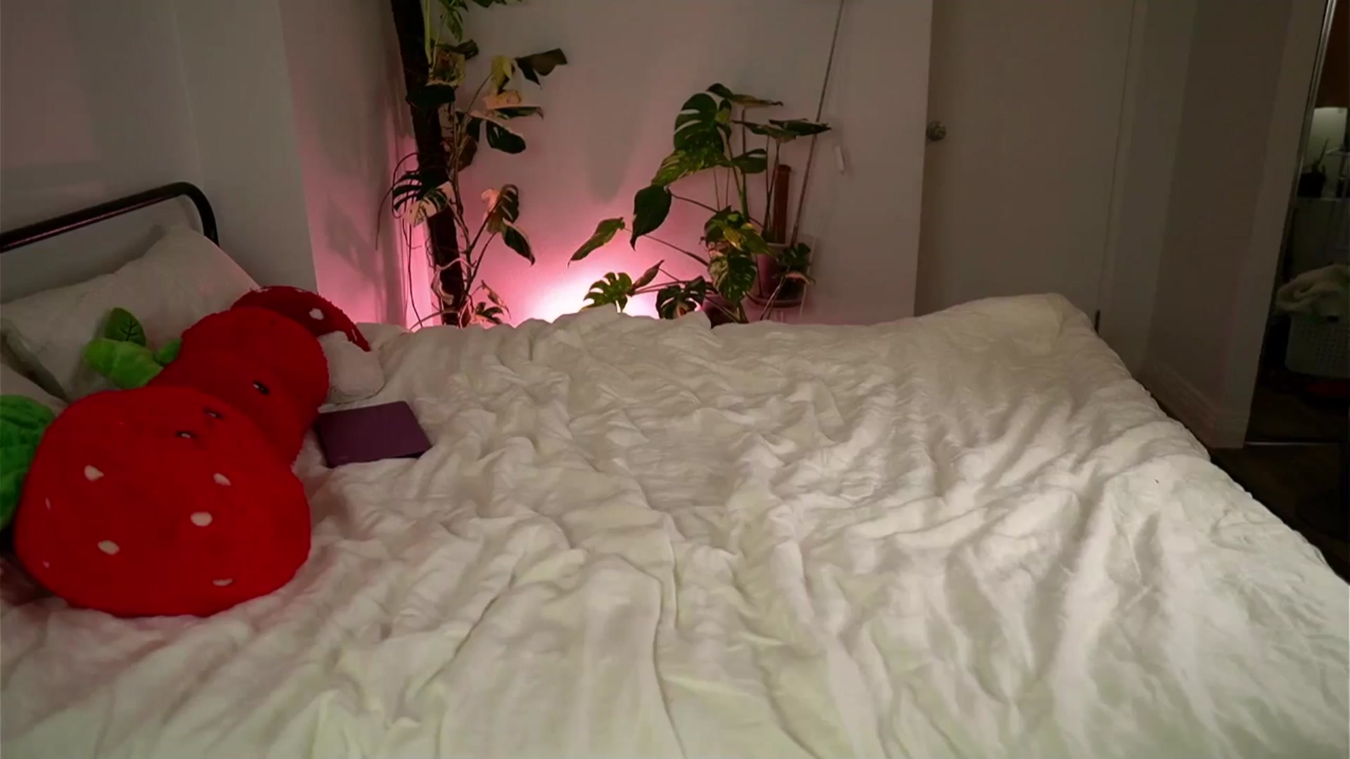 Gallery image thumbnail from e_laine's myfreecams stream on, 10/18/2025, 01:59 image 6 of 20