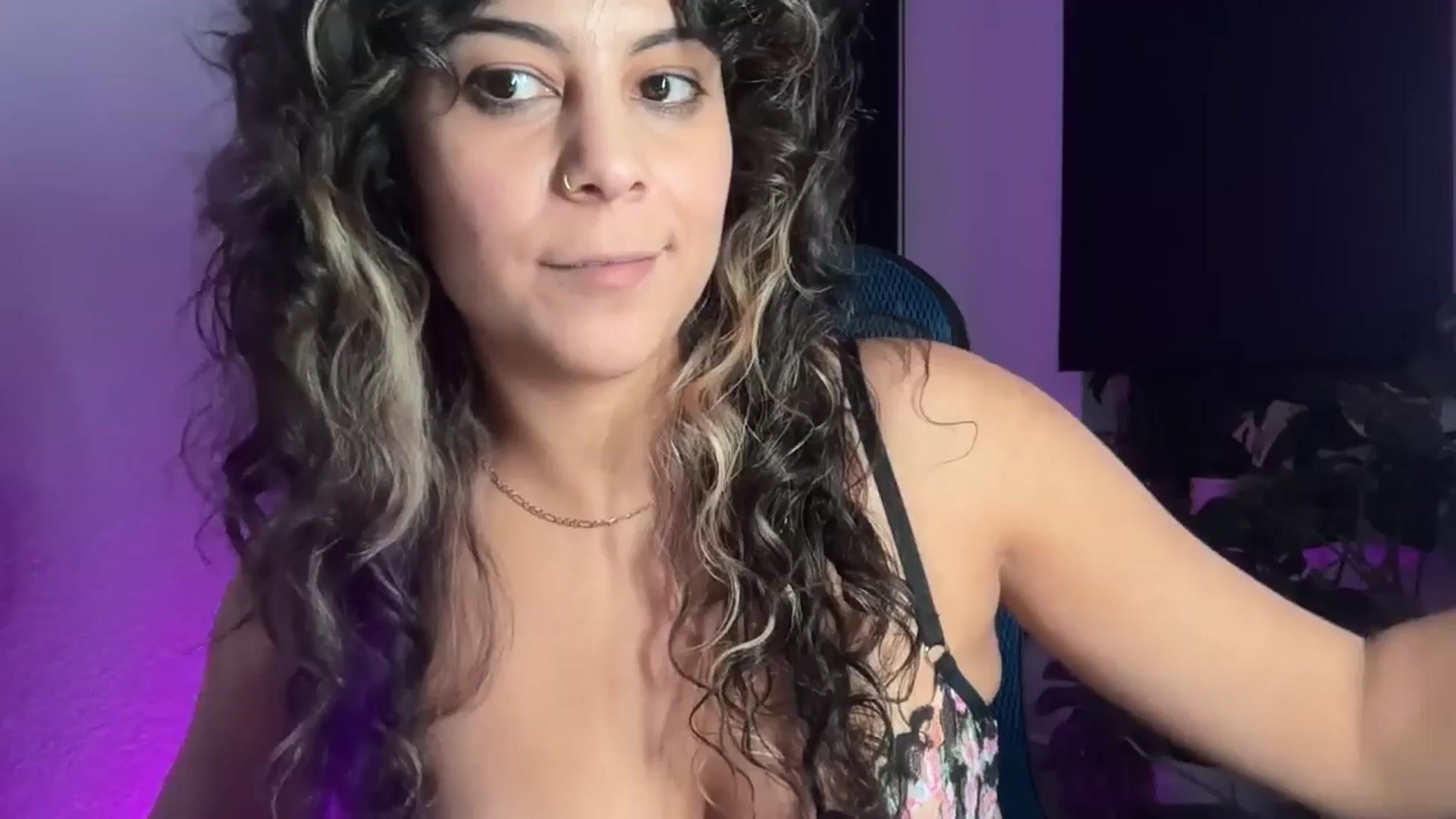 Gallery image thumbnail from e_laine's myfreecams stream on, 11/04/2025, 01:37 image 19 of 20
