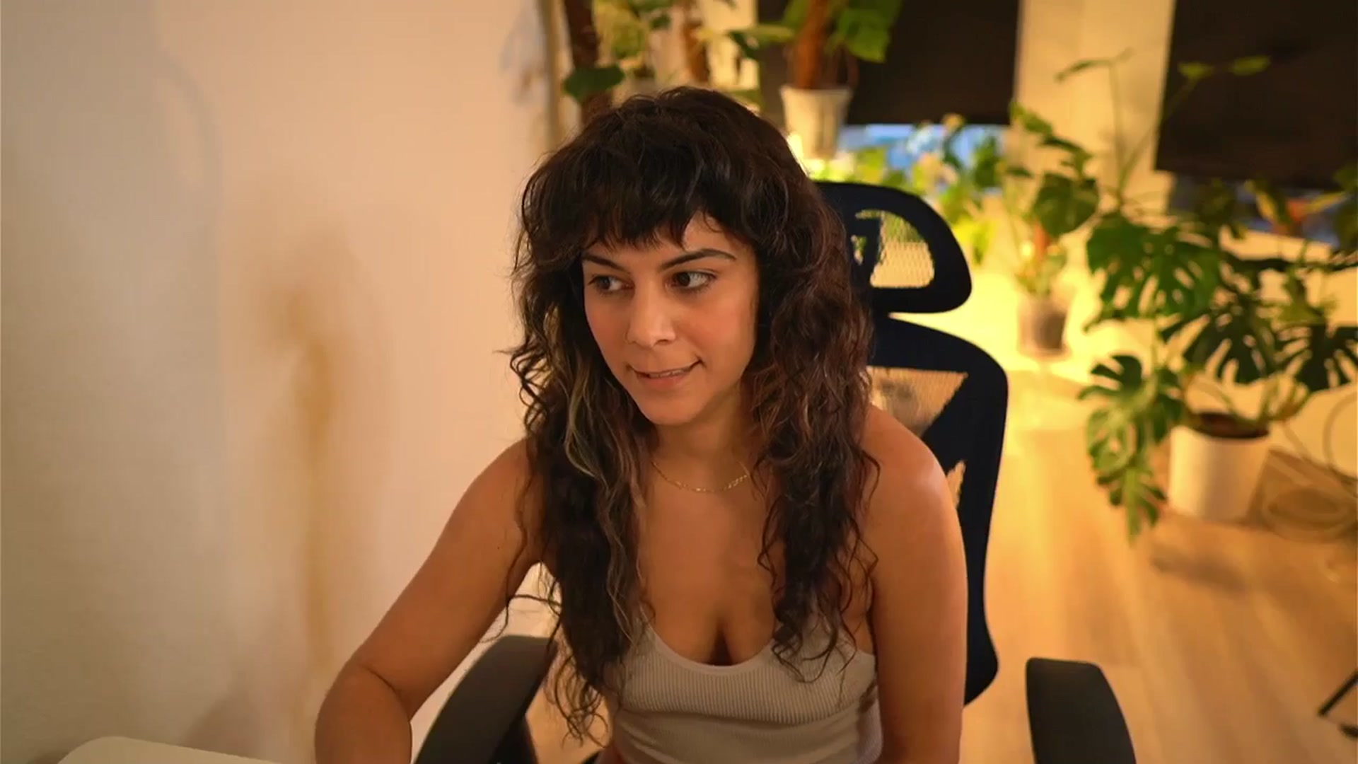 Gallery image thumbnail from e_laine's myfreecams stream on, 11/06/2025, 23:31 image 15 of 20