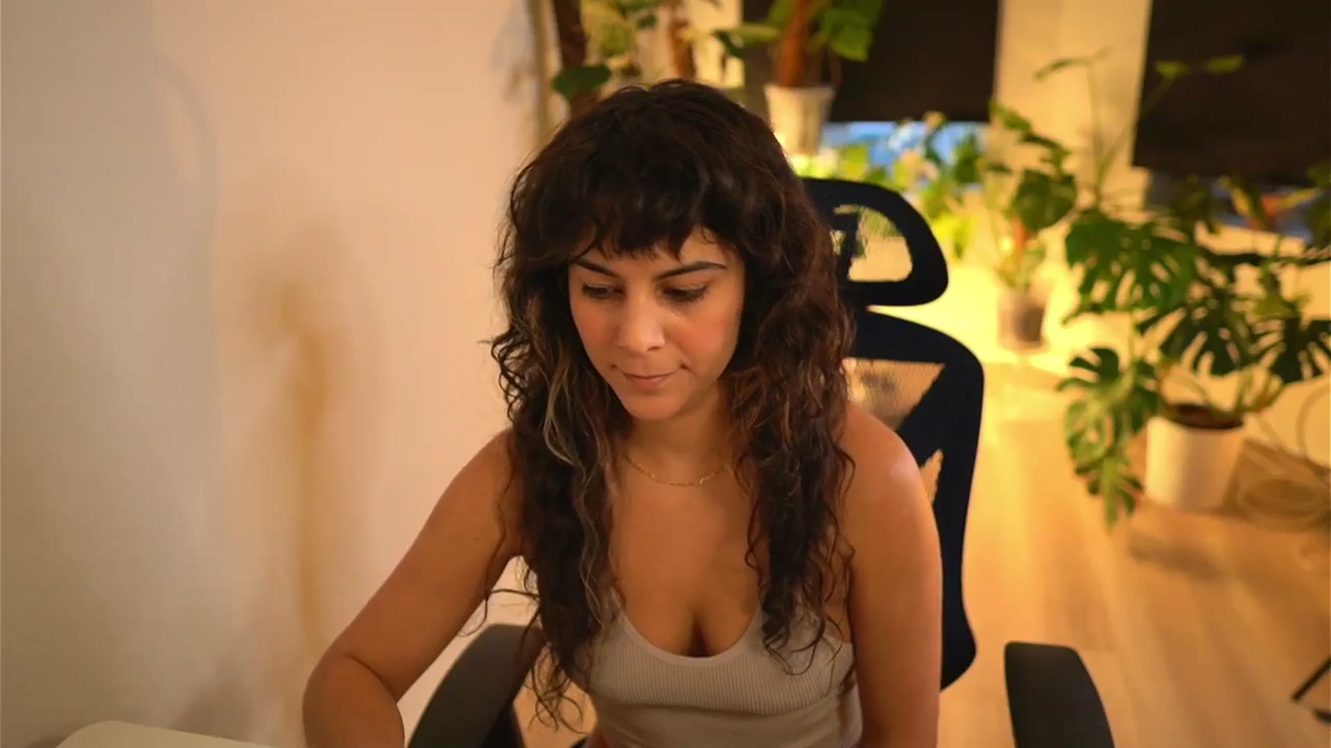 Gallery image thumbnail from e_laine's myfreecams stream on, 11/06/2025, 23:31 image 14 of 20