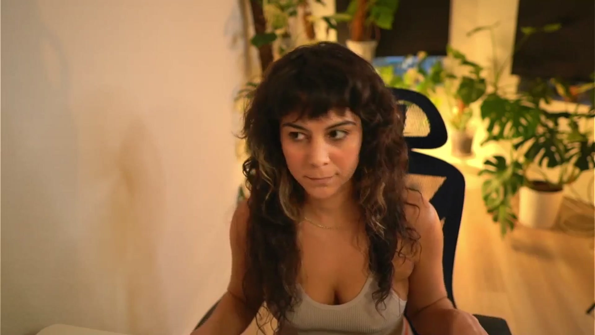 Gallery image thumbnail from e_laine's myfreecams stream on, 11/06/2025, 23:57 image 9 of 20