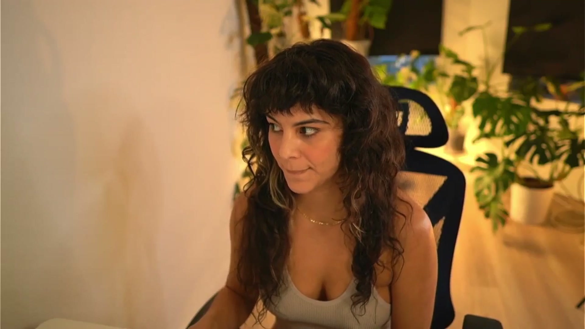 Gallery image thumbnail from e_laine's myfreecams stream on, 11/06/2025, 23:57 image 8 of 20