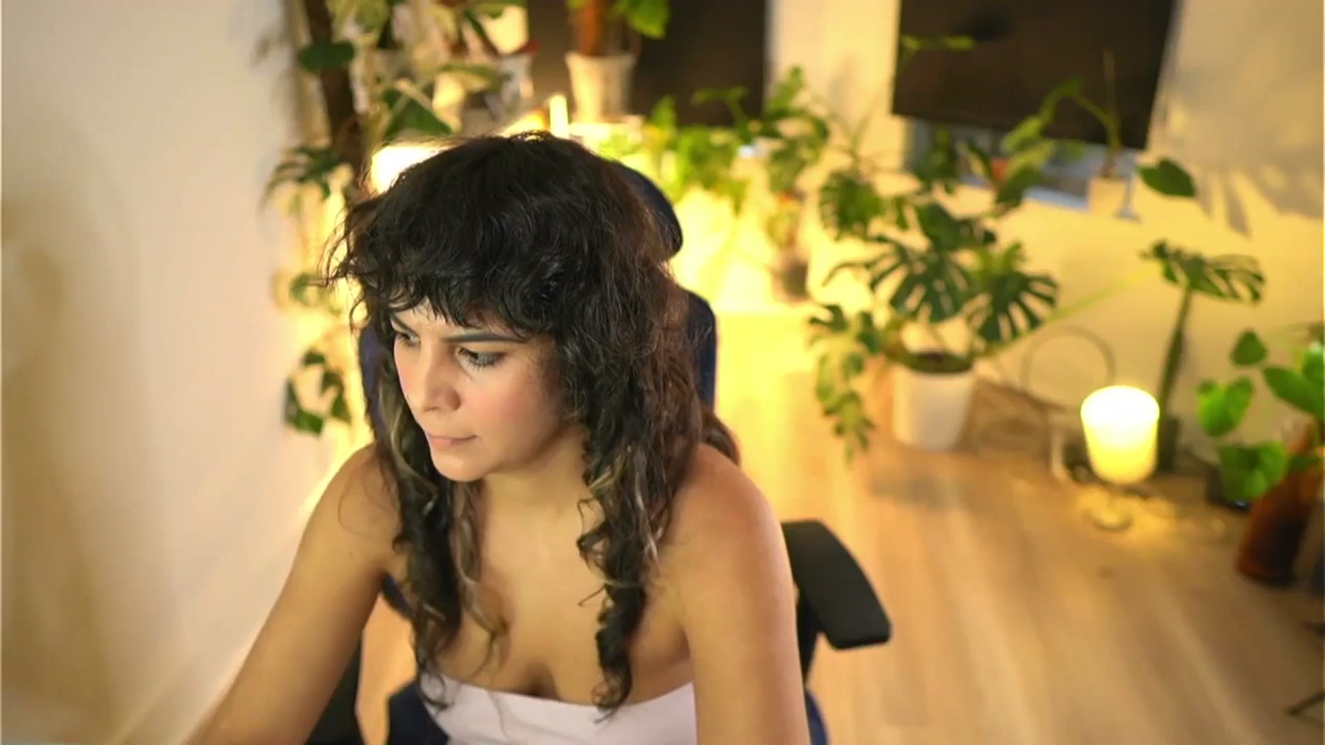 Gallery image thumbnail from e_laine's myfreecams stream on, 11/11/2025, 23:43 image 10 of 20