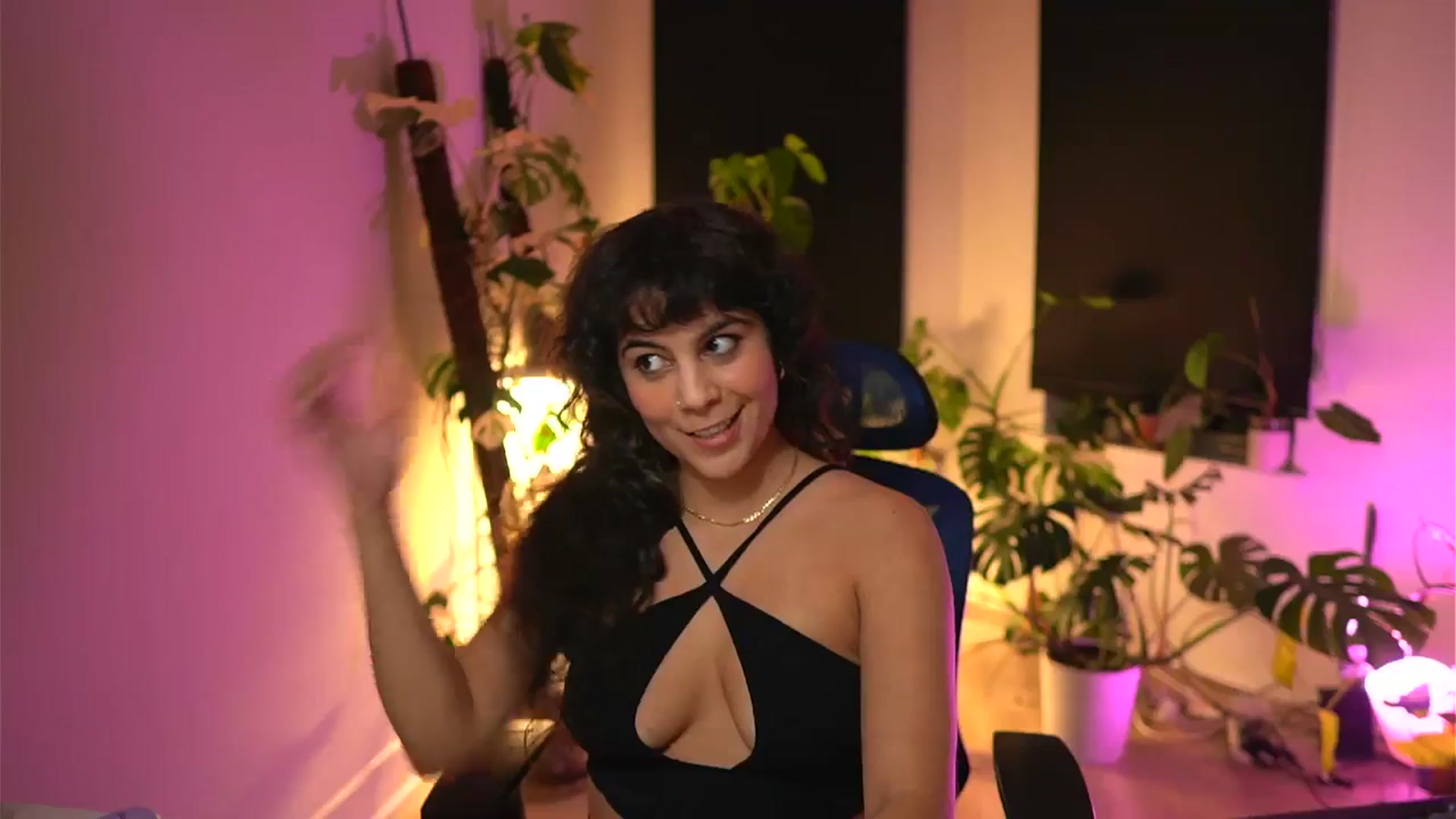 Gallery image thumbnail from e_laine's myfreecams stream on, 11/15/2025, 24:25 image 16 of 20