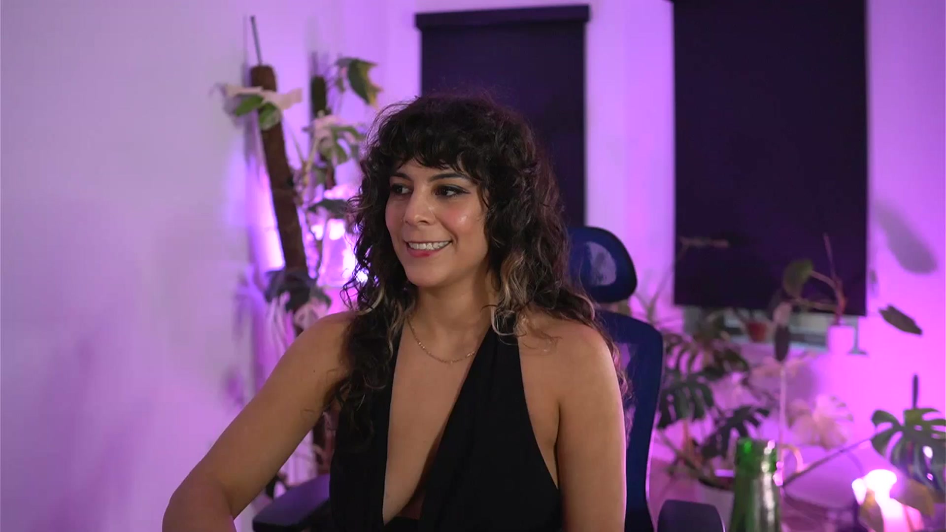 Gallery image thumbnail from e_laine's myfreecams stream on, 11/16/2025, 24:03 image 5 of 20