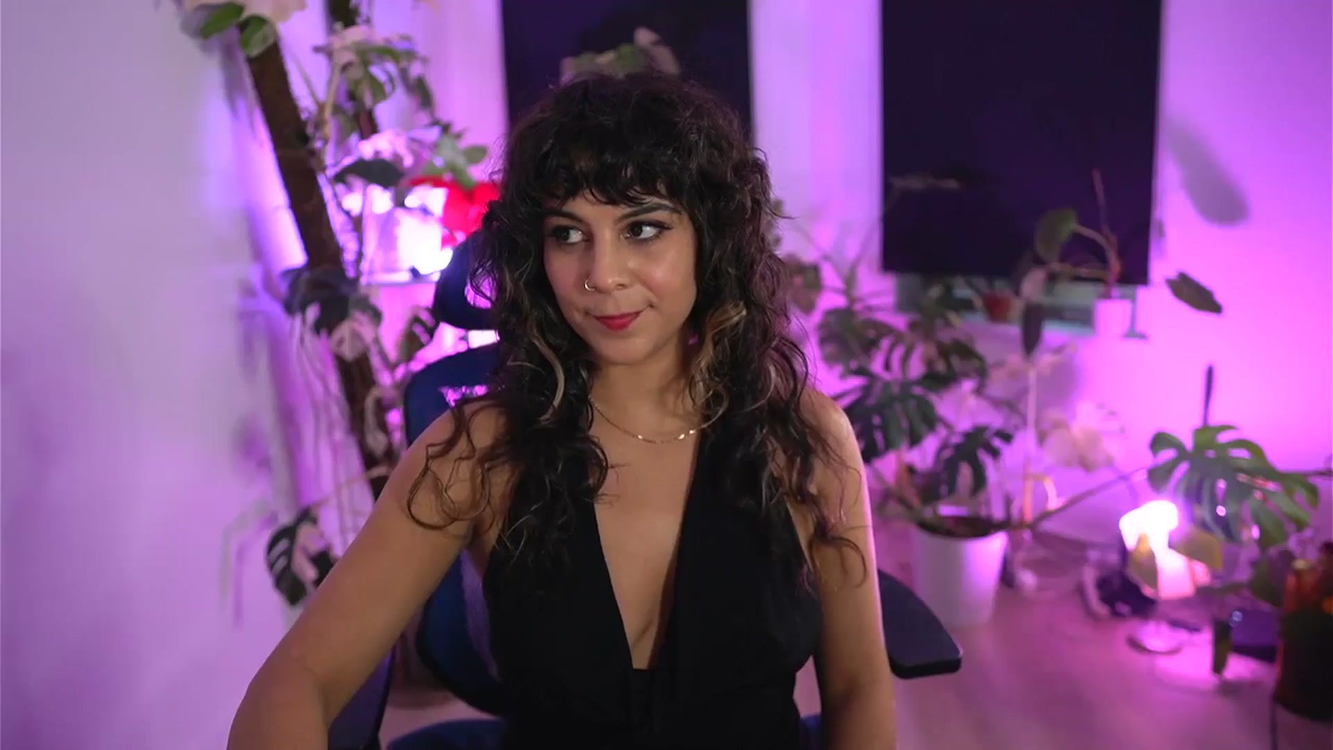 Gallery image thumbnail from e_laine's myfreecams stream on, 11/16/2025, 24:03 image 7 of 20