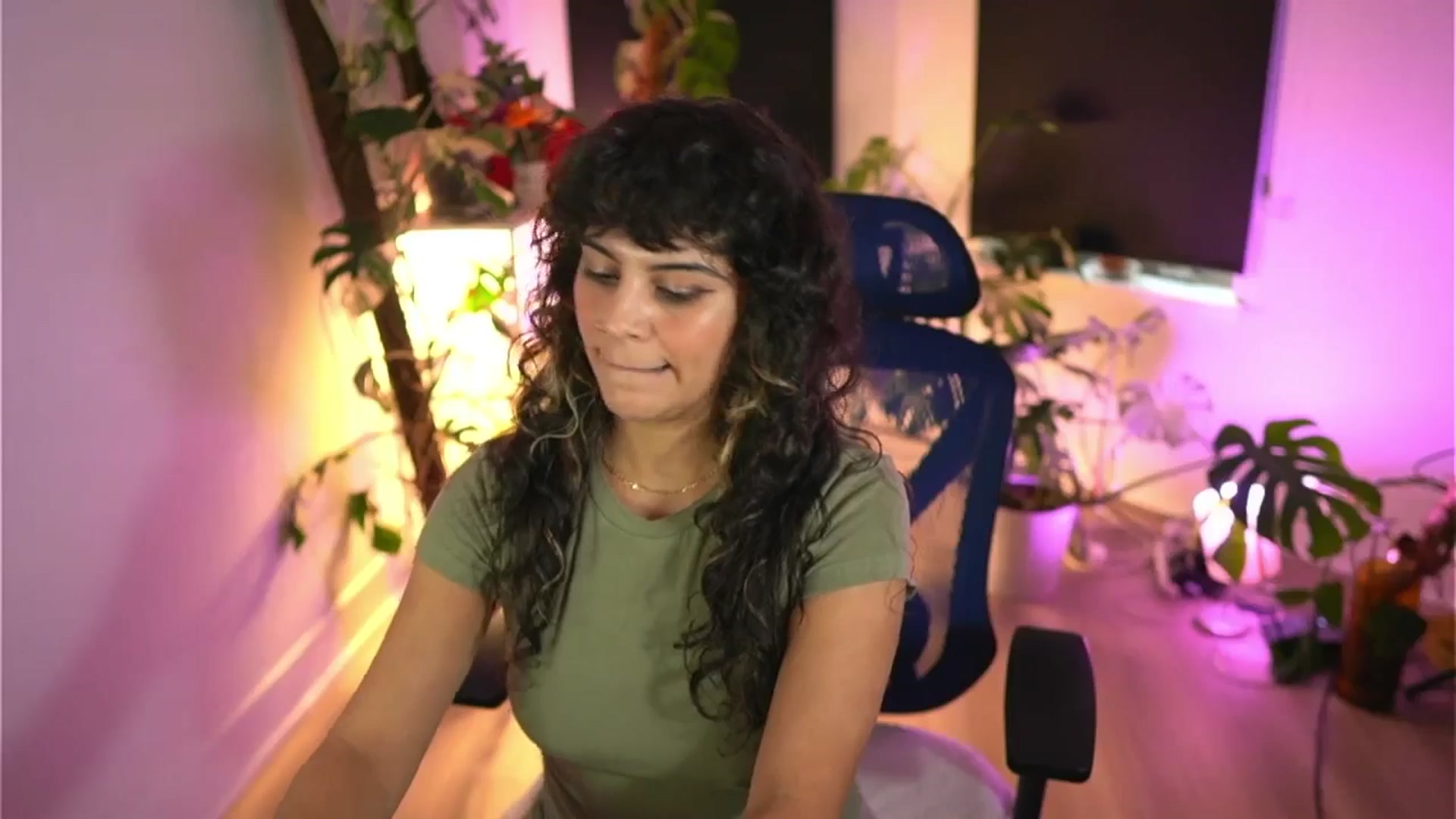 Gallery image thumbnail from e_laine's myfreecams stream on, 11/20/2025, 21:48 image 18 of 20