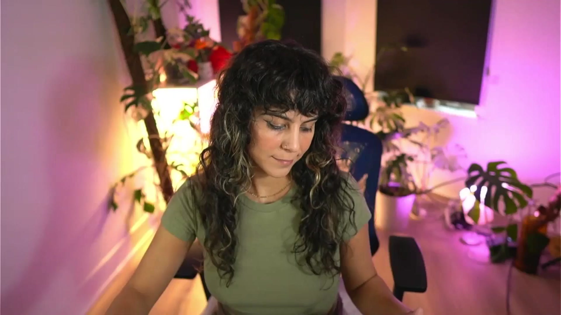 Gallery image thumbnail from e_laine's myfreecams stream on, 11/20/2025, 21:48 image 15 of 20