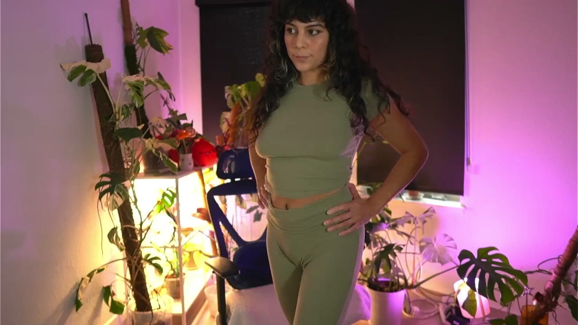 Gallery image thumbnail from e_laine's myfreecams stream on, 11/20/2025, 22:04 image 17 of 20