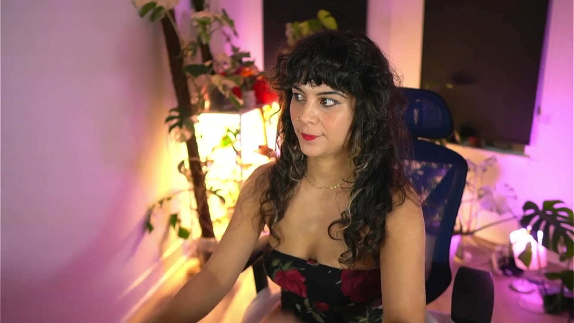 Gallery image thumbnail from e_laine's myfreecams stream on, 11/22/2025, 24:02 image 6 of 20
