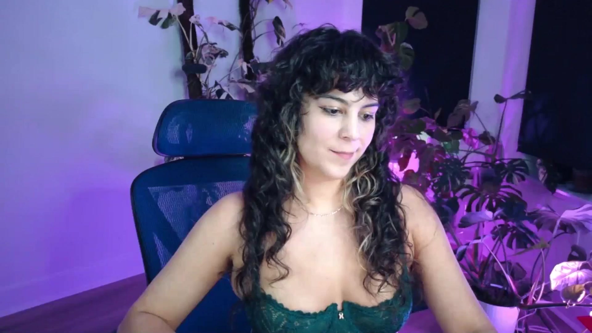 Gallery image thumbnail from e_laine's myfreecams stream on, 12/02/2025, 24:00 image 11 of 20