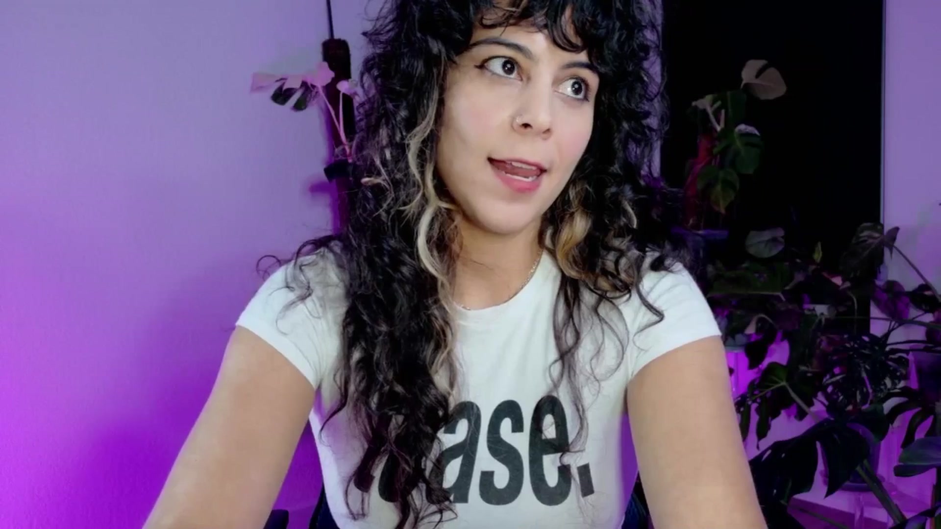 Gallery image thumbnail from e_laine's myfreecams stream on, 12/03/2025, 24:01 image 18 of 20
