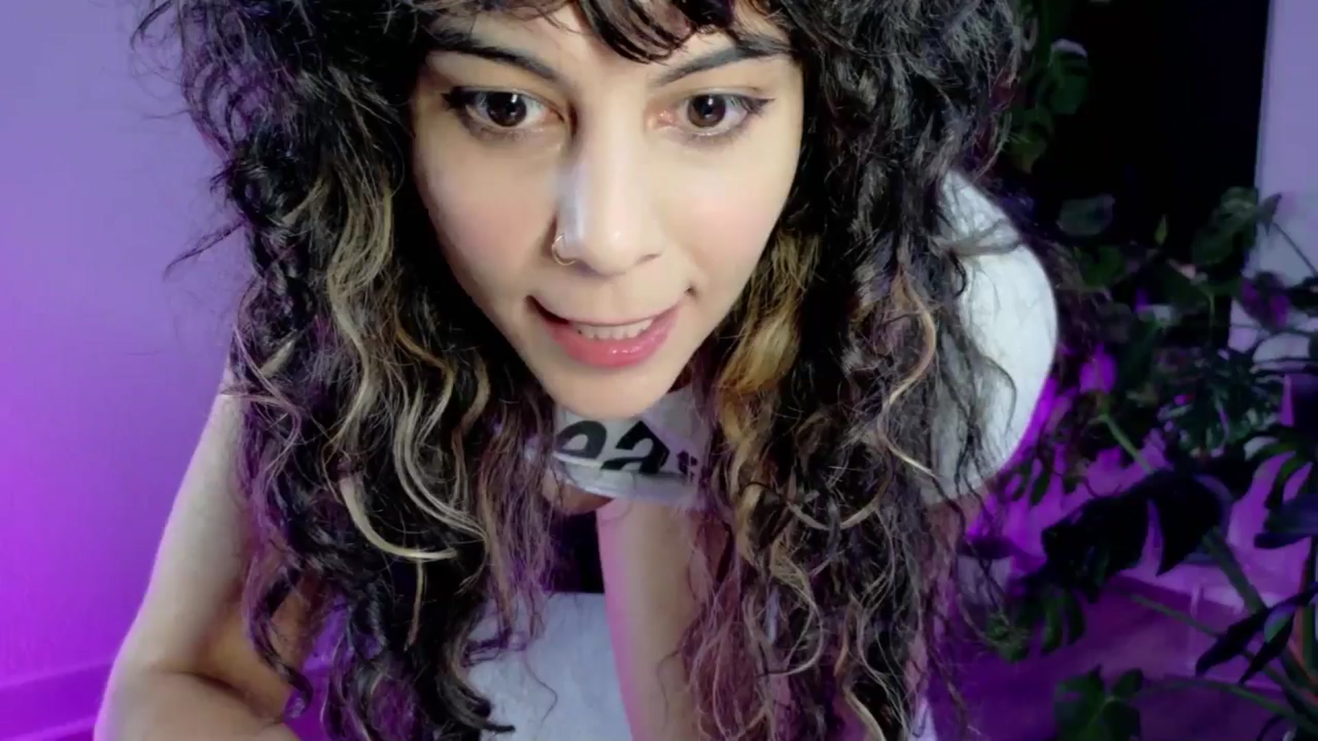 Gallery image thumbnail from e_laine's myfreecams stream on, 12/03/2025, 24:51 image 6 of 20