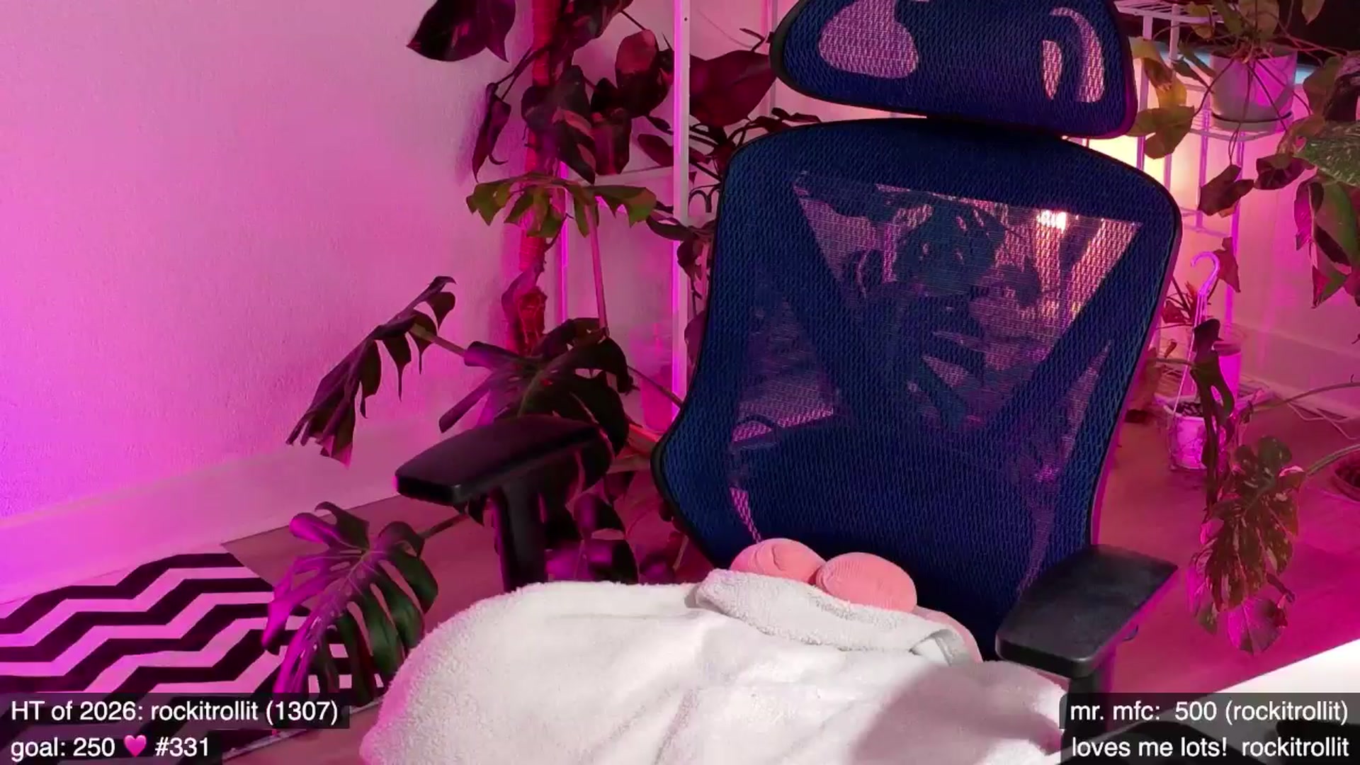 Gallery image thumbnail from e_laine's myfreecams stream on, 04/12/2026, 03:51 image 4 of 20