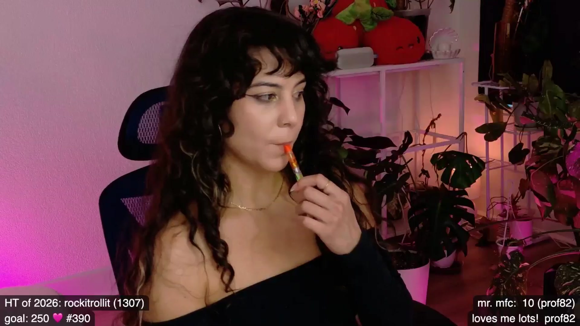 Gallery image thumbnail from e_laine's myfreecams stream on, 04/17/2026, 01:14 image 6 of 20