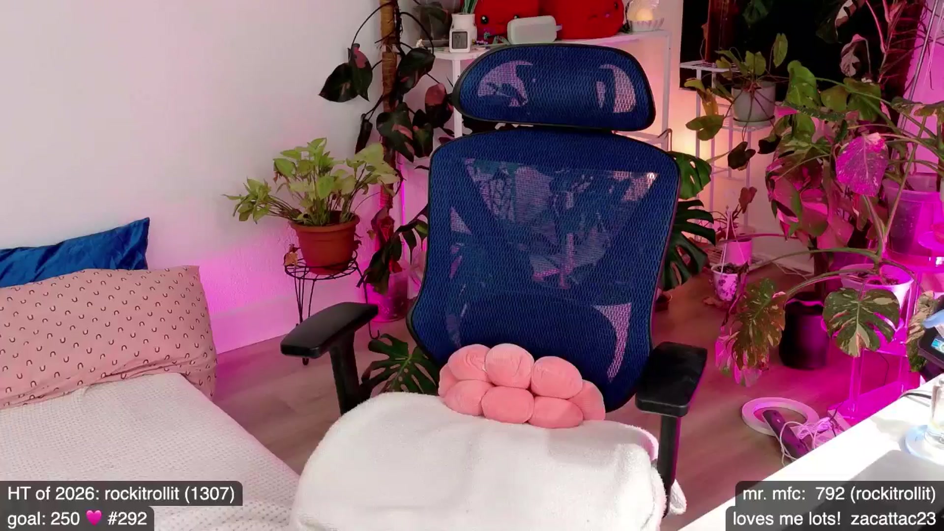 Gallery image thumbnail from e_laine's myfreecams stream on, 04/18/2026, 07:02 image 2 of 20