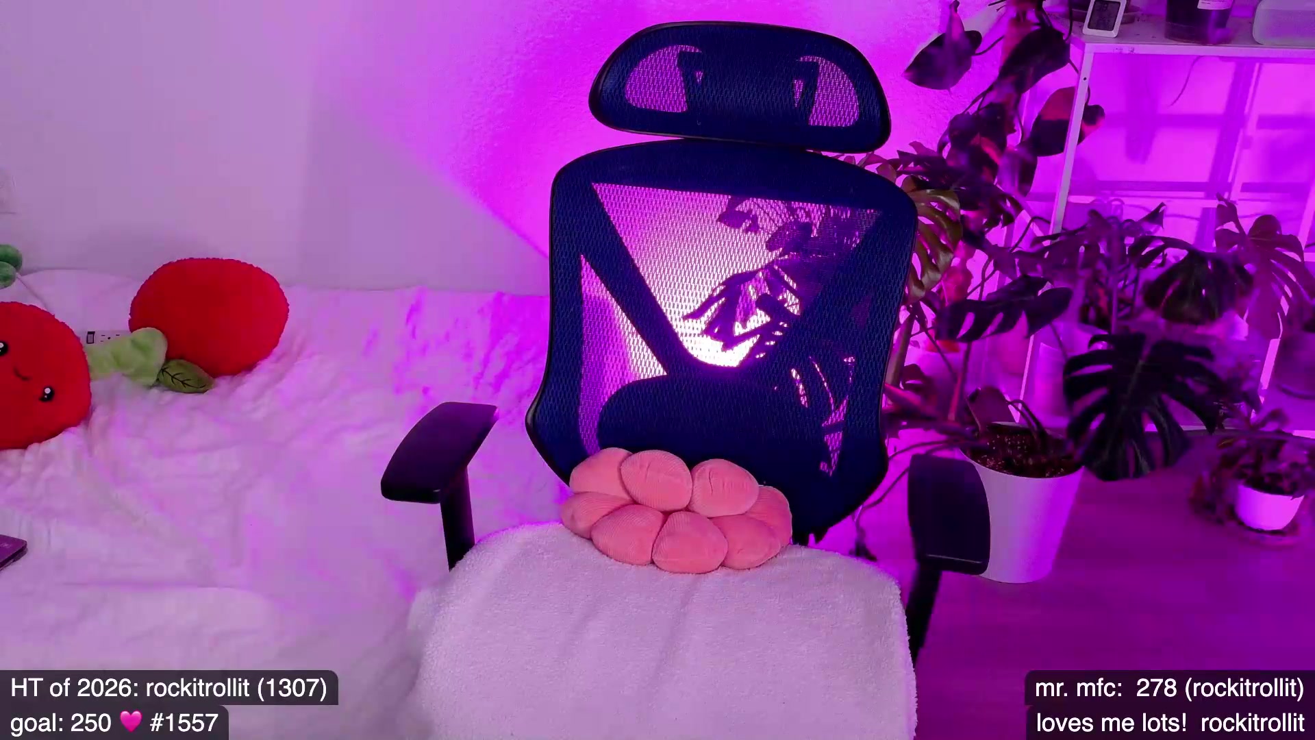 Gallery image thumbnail from e_laine's myfreecams stream on, 05/15/2026, 02:24 image 9 of 20