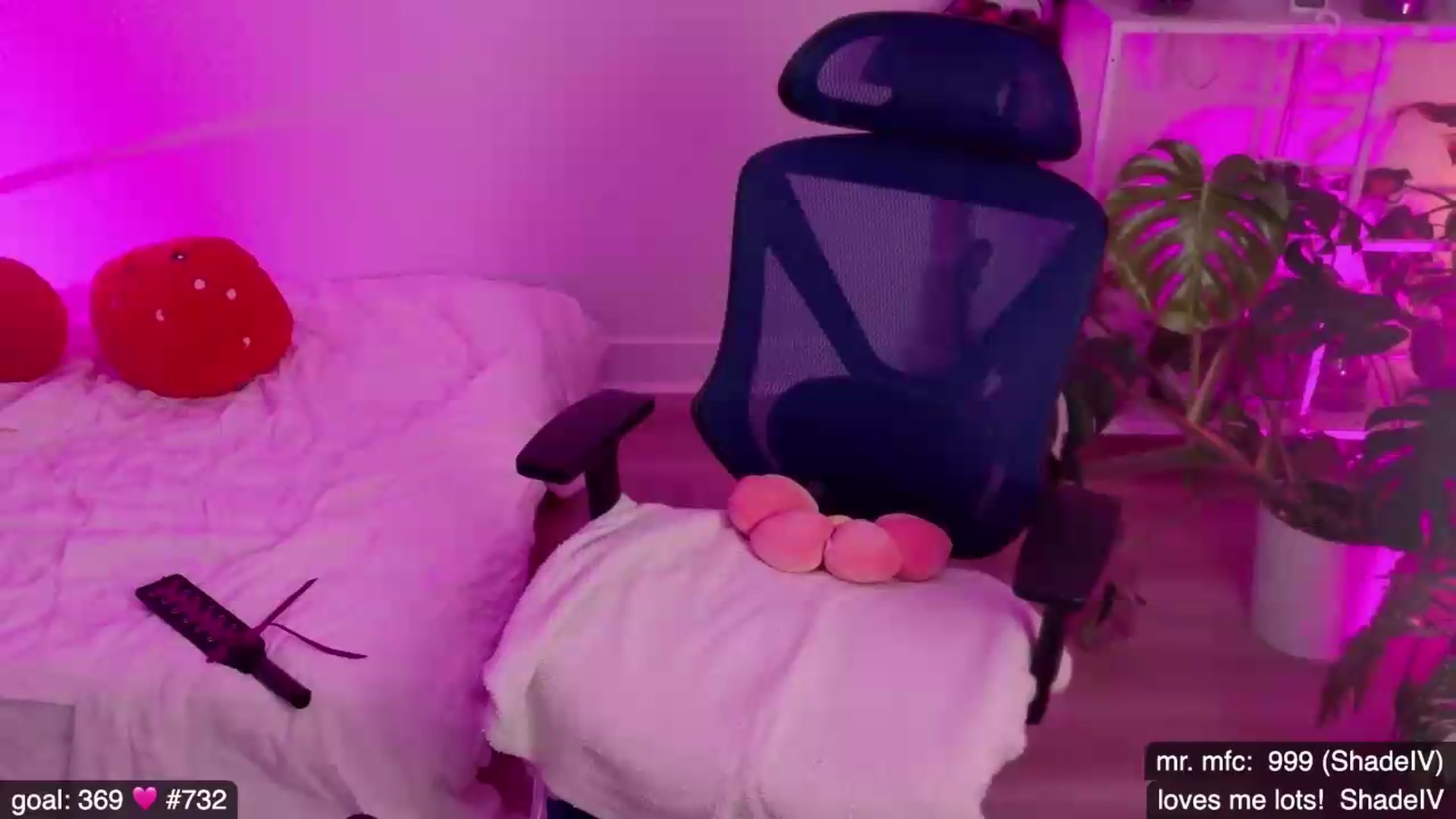 Gallery image thumbnail from e_laine's myfreecams stream on, 05/22/2026, 04:04 image 15 of 20
