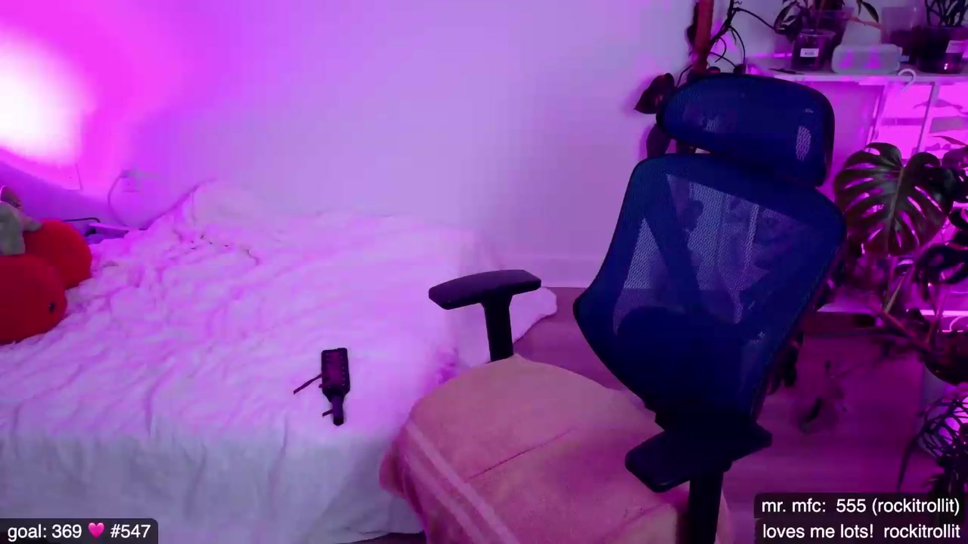 Gallery image thumbnail from e_laine's myfreecams stream on, 05/25/2026, 04:24 image 11 of 20