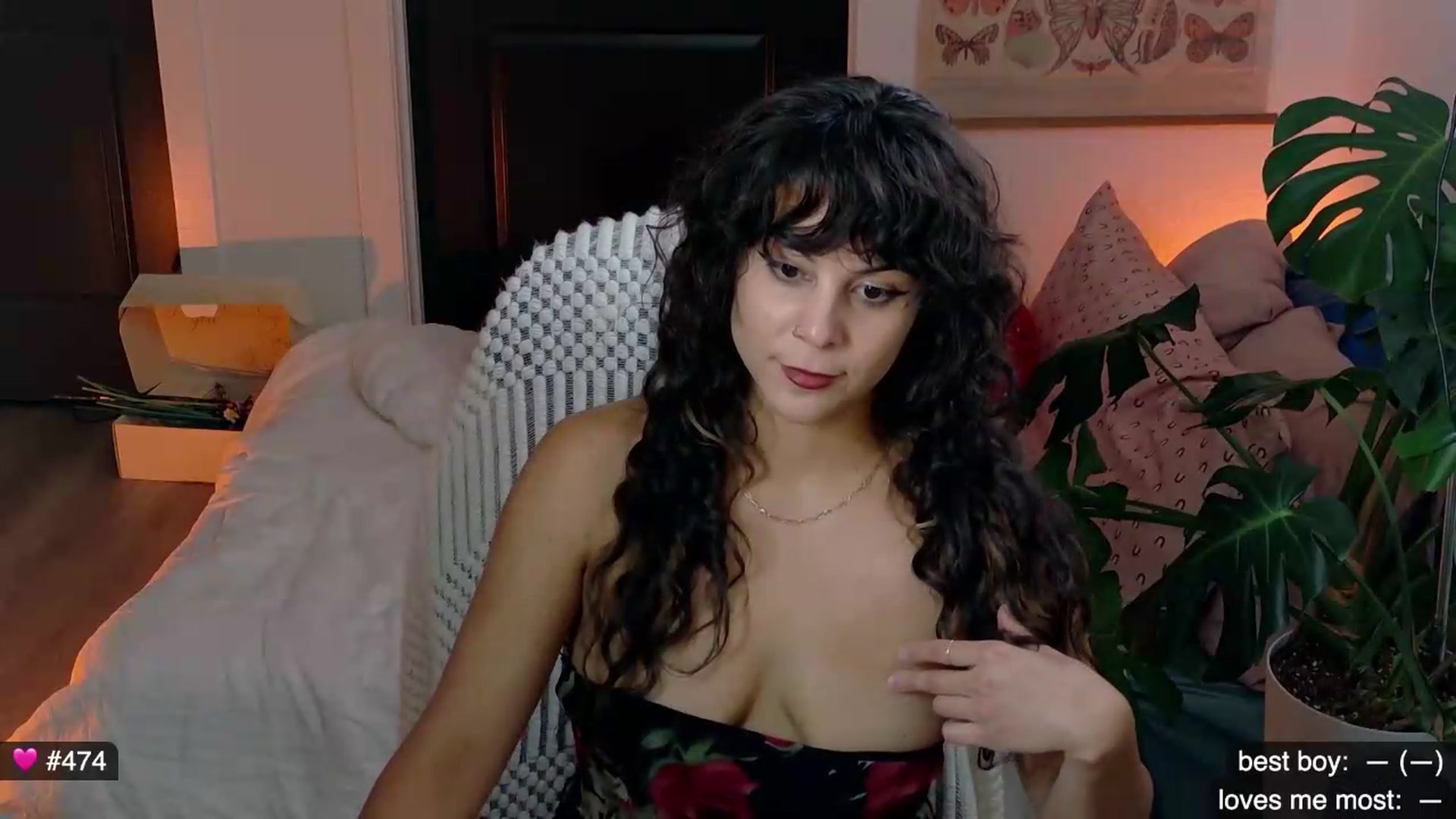 Gallery image thumbnail from e_laine's myfreecams stream on, 06/19/2026, 24:25 image 12 of 20