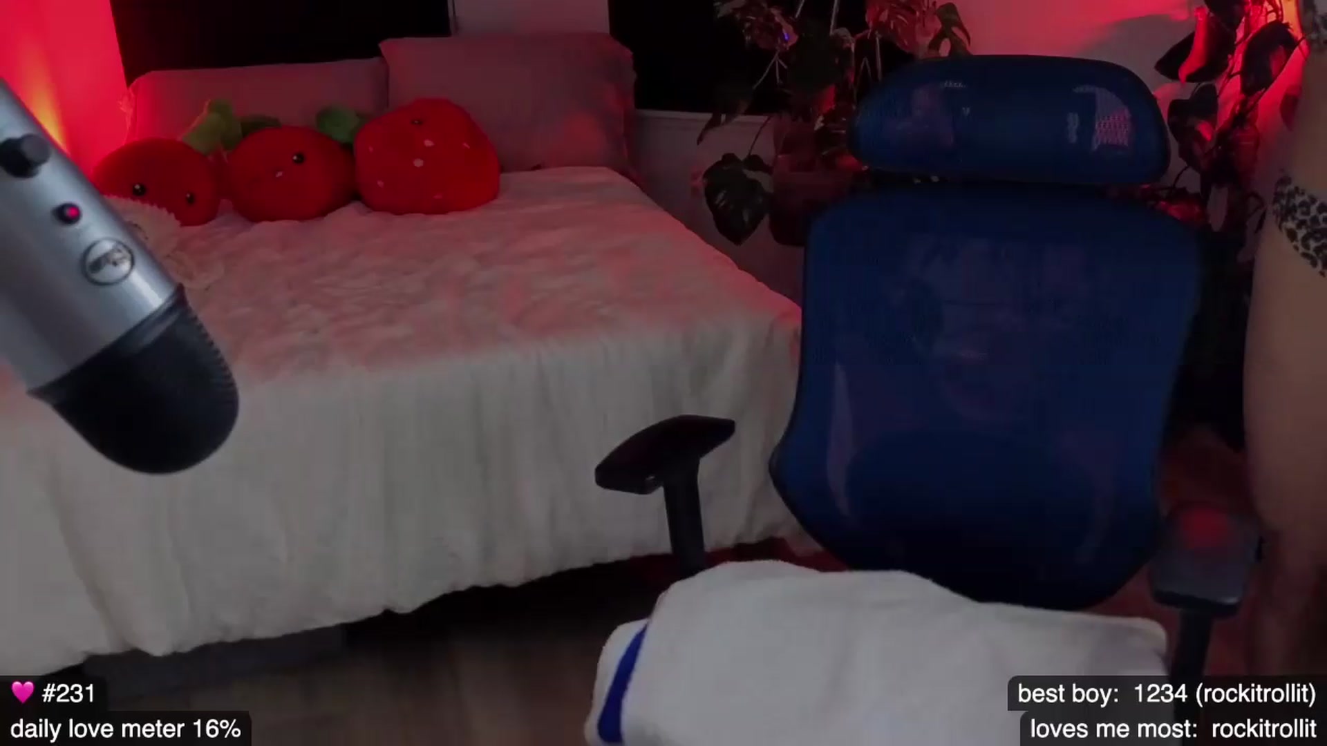 Gallery image thumbnail from e_laine's myfreecams stream on, 08/21/2026, 04:25 image 9 of 20