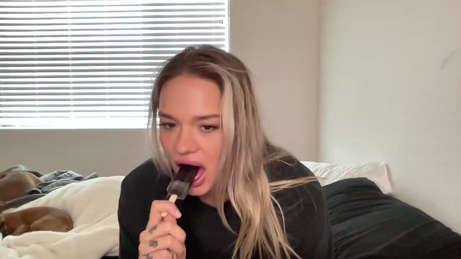 Gallery image thumbnail from ed3nn's myfreecams stream on, 05/17/2023, 23:09 image 17 of 20