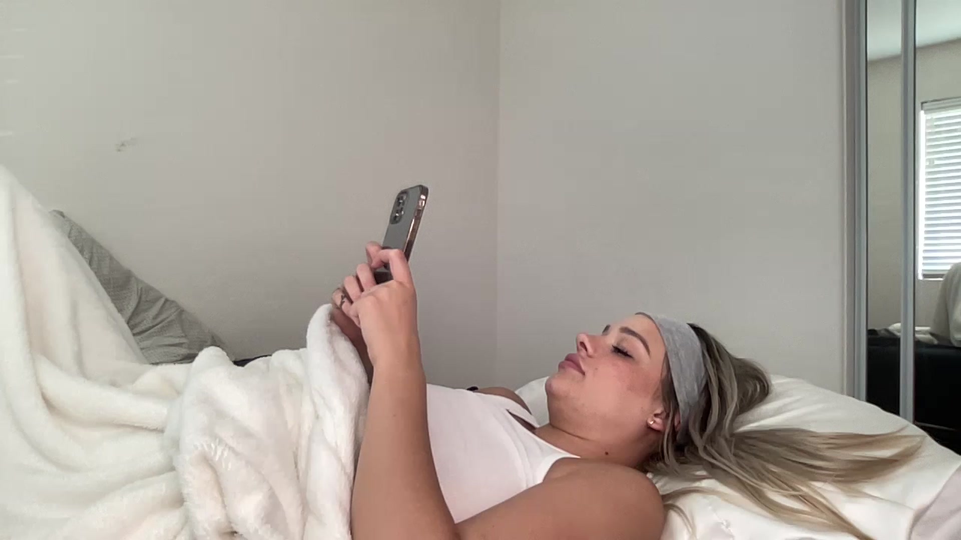 Gallery image thumbnail from ed3nn's myfreecams stream on, 05/27/2023, 24:01 image 18 of 20