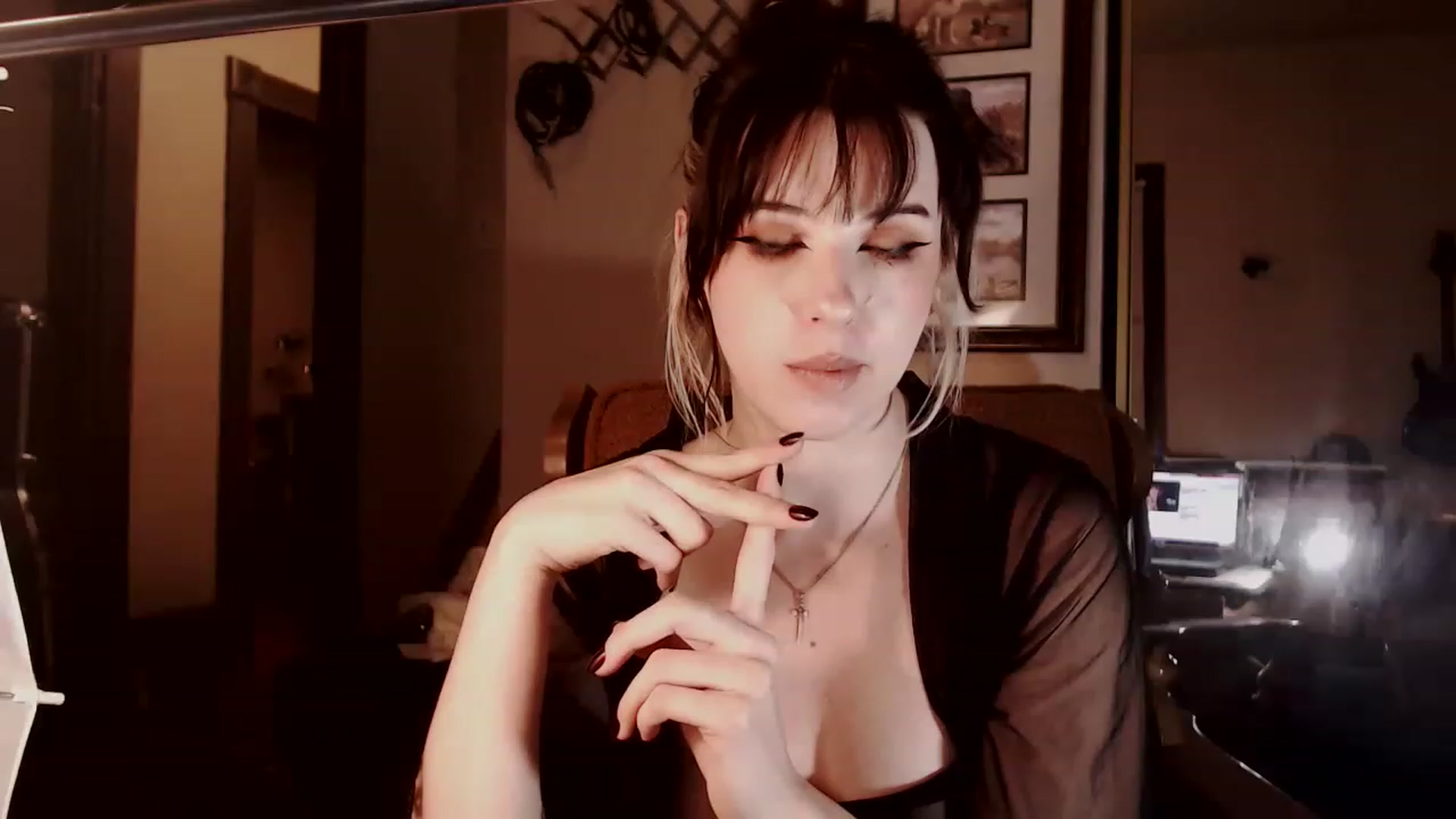 Gallery image thumbnail from effytay's myfreecams stream on, 11/23/2022, 03:48 image 8 of 20