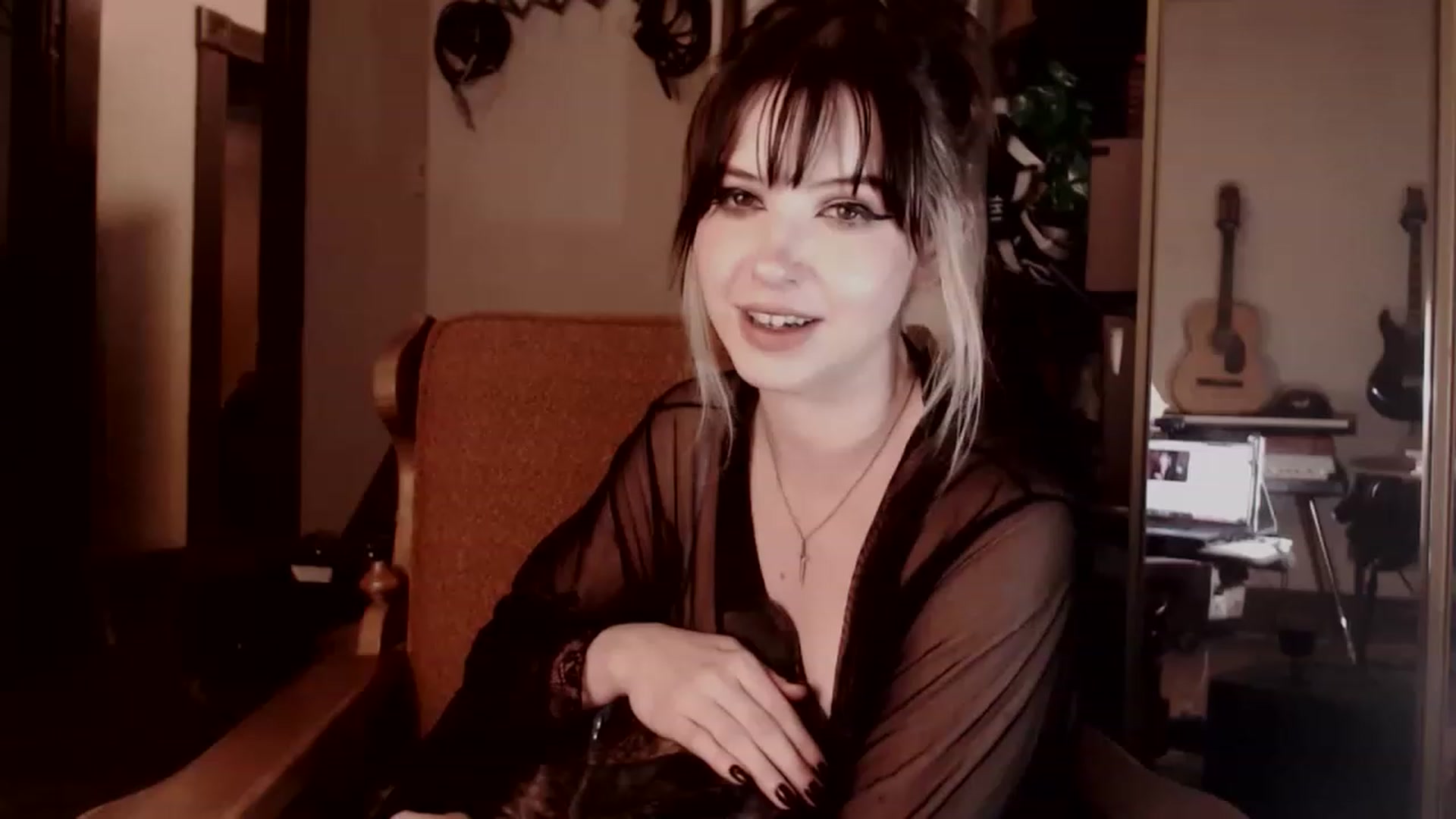Gallery image thumbnail from effytay's myfreecams stream on, 11/26/2022, 03:59 image 10 of 20