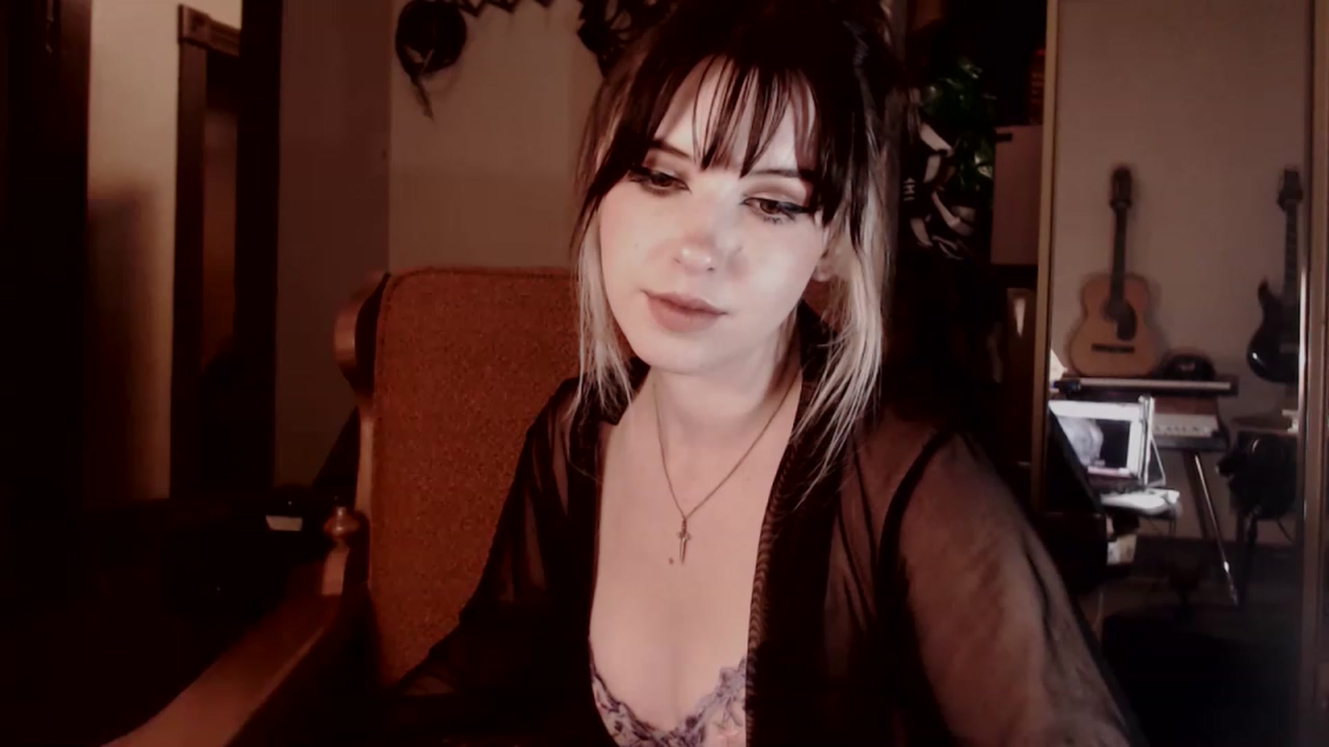 Gallery image thumbnail from effytay's myfreecams stream on, 11/26/2022, 03:59 image 7 of 20