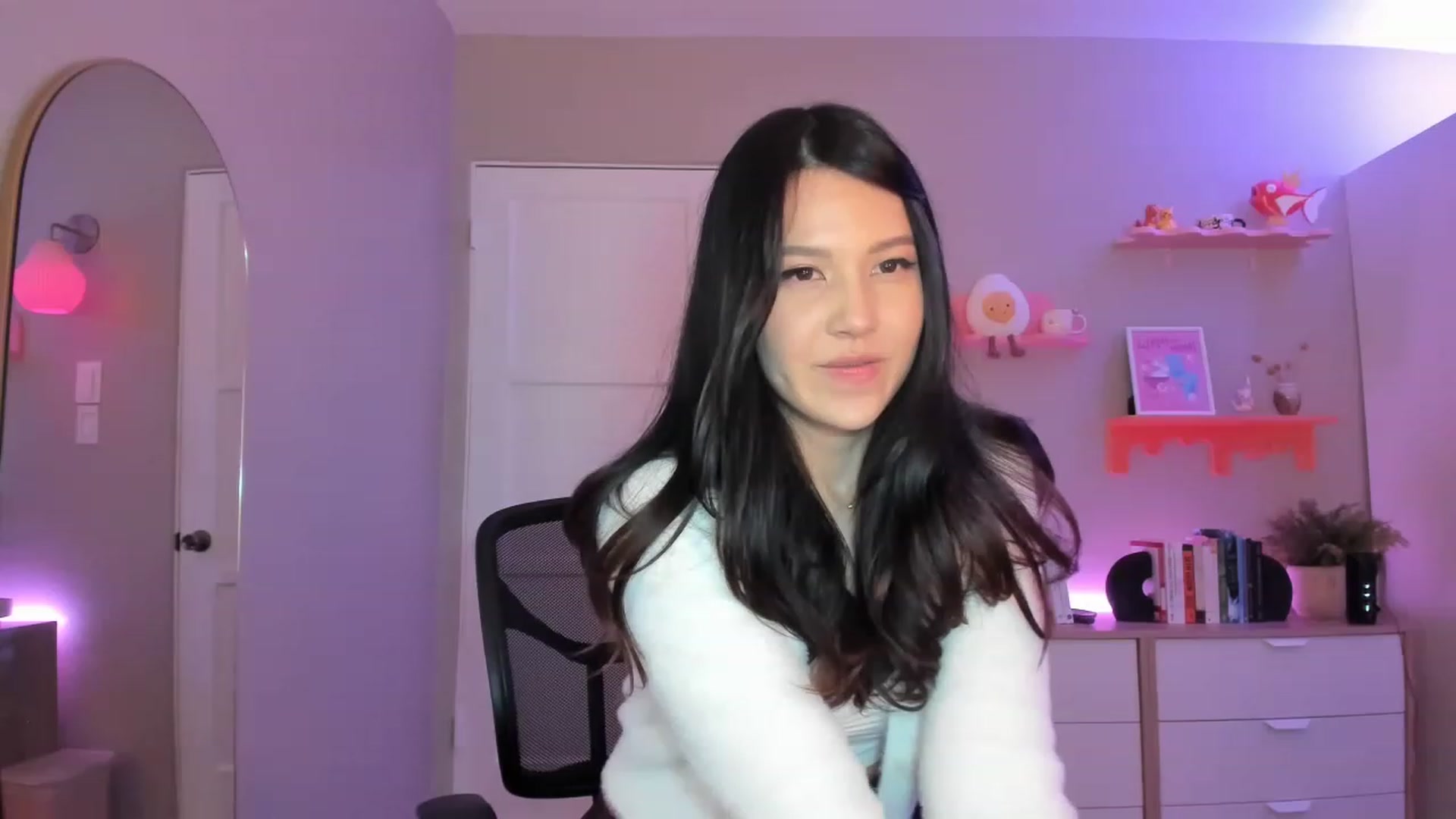 Gallery image thumbnail from eggytiff's myfreecams stream on, 12/18/2022, 05:30 image 18 of 20