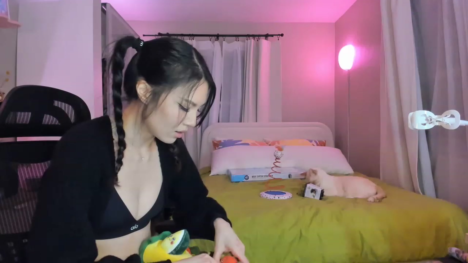 Gallery image thumbnail from eggytiff's myfreecams stream on, 04/08/2023, 07:42 image 4 of 20