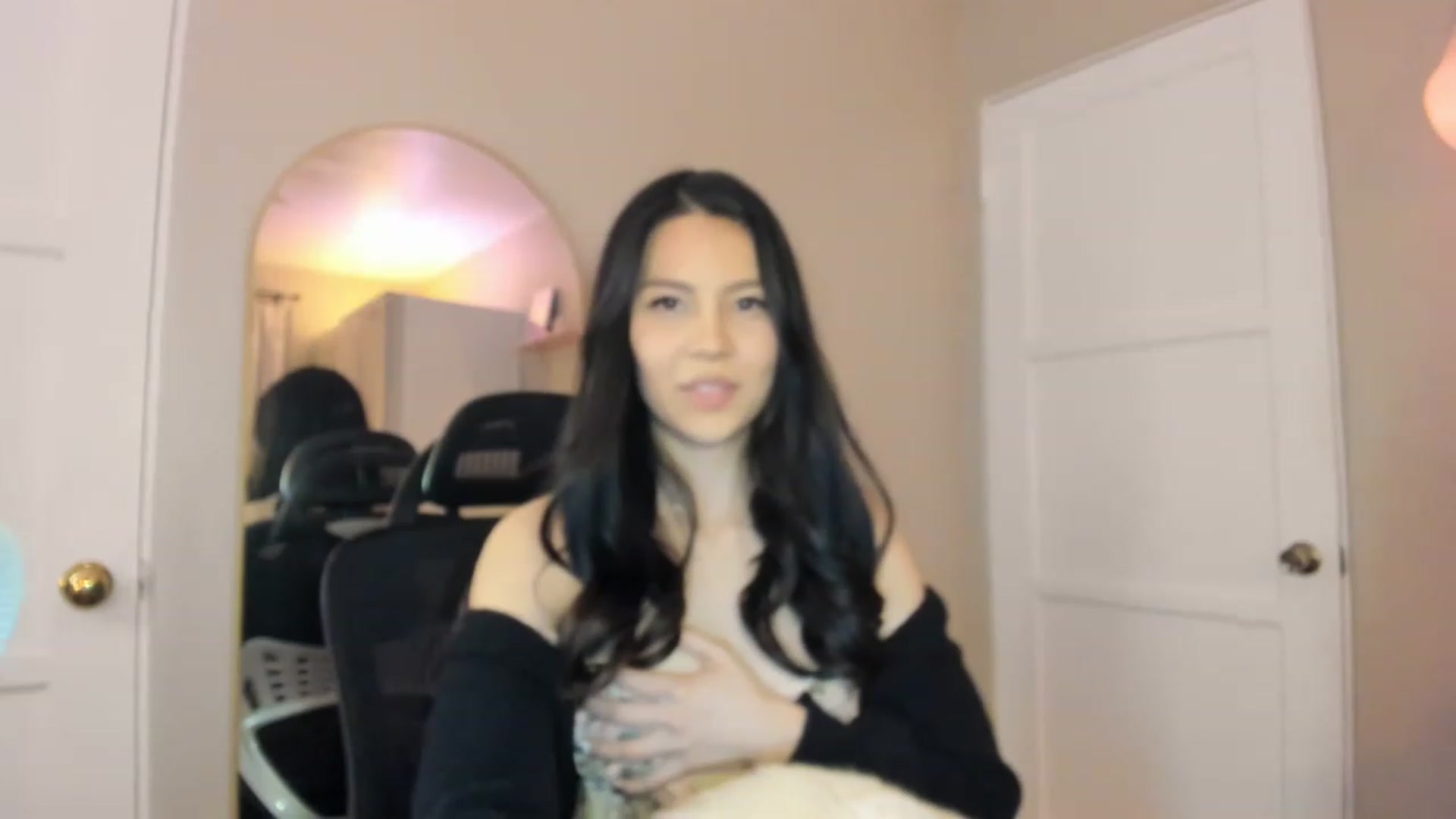 Gallery image thumbnail from eggytiff's myfreecams stream on, 04/23/2023, 08:25 image 17 of 20
