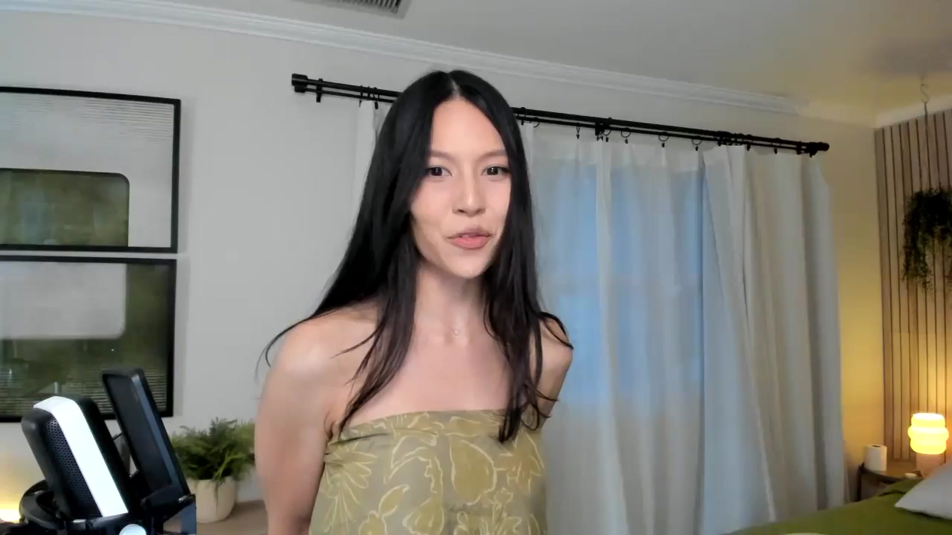Gallery image thumbnail from eggytiff's myfreecams stream on, 05/23/2024, 03:50 image 1 of 20