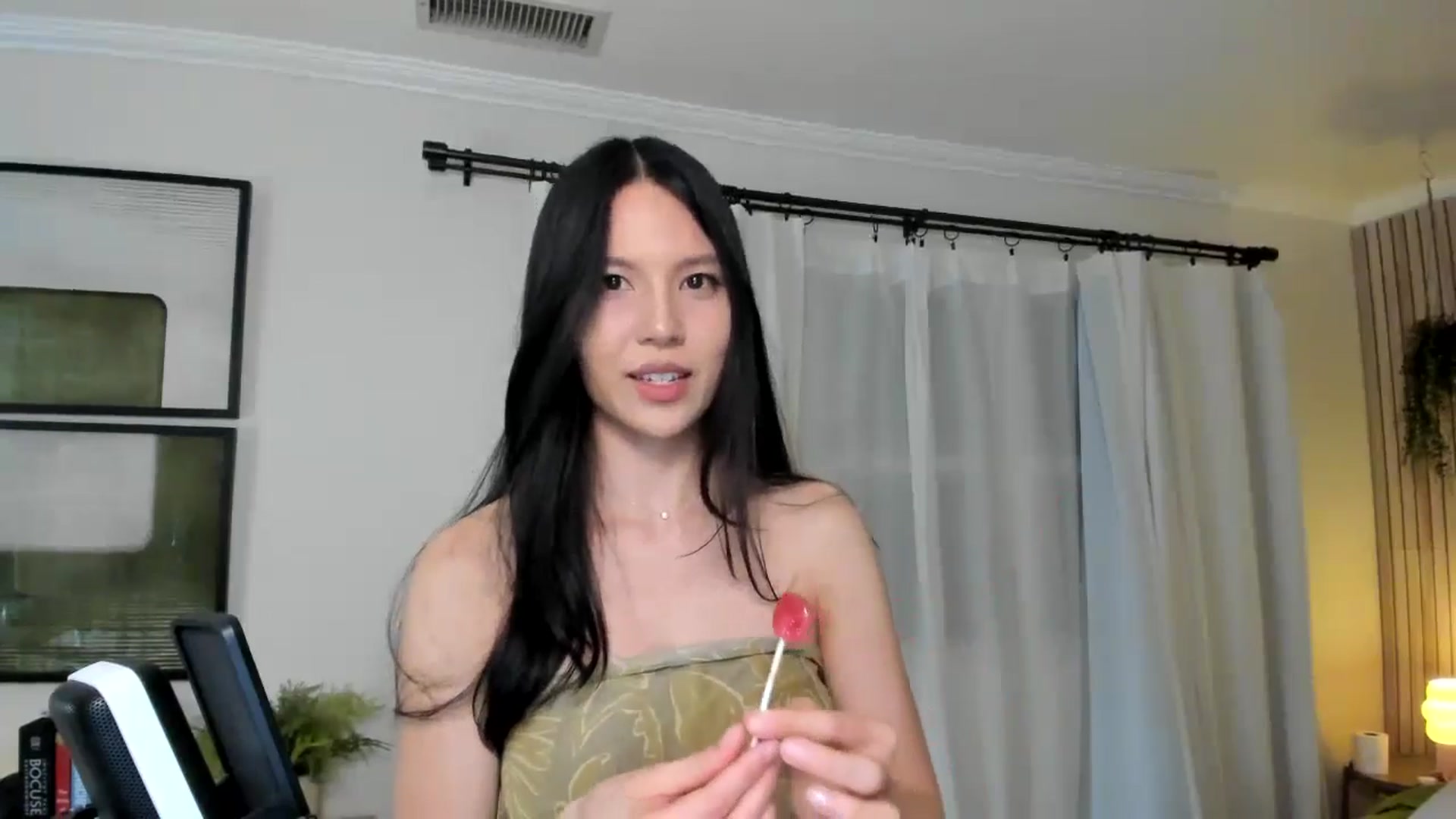 Gallery image thumbnail from eggytiff's myfreecams stream on, 05/23/2024, 03:50 image 10 of 20