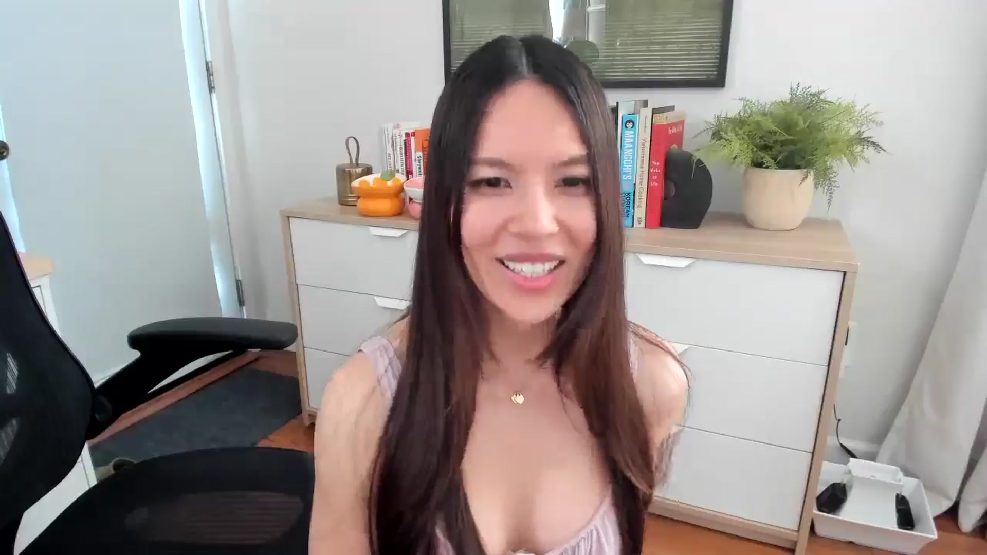 Gallery image thumbnail from eggytiff's myfreecams stream on, 04/22/2025, 24:58 image 9 of 20