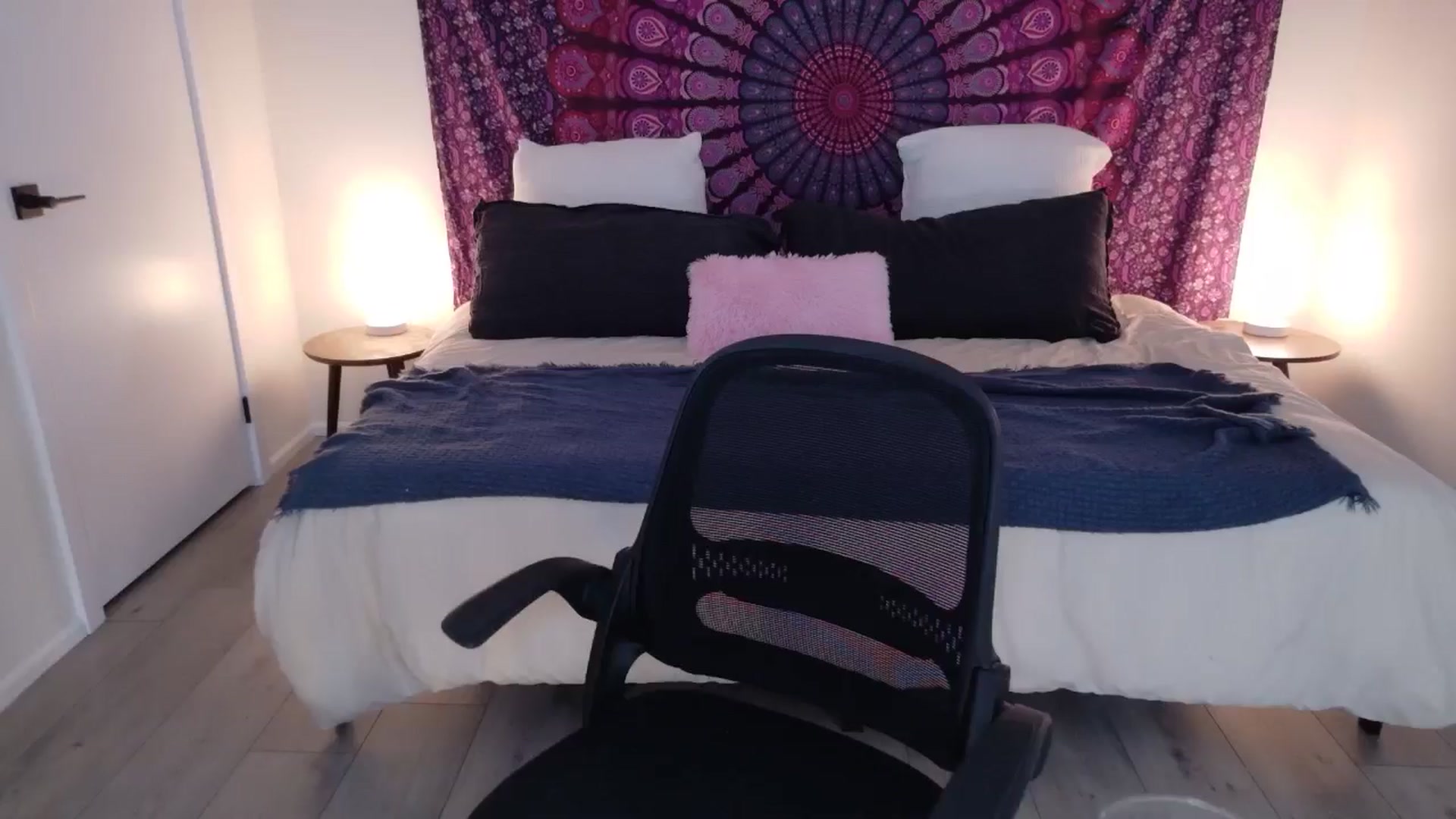 Gallery image thumbnail from eh1_Scarlett's myfreecams stream on, 01/06/2026, 10:55 image 8 of 20
