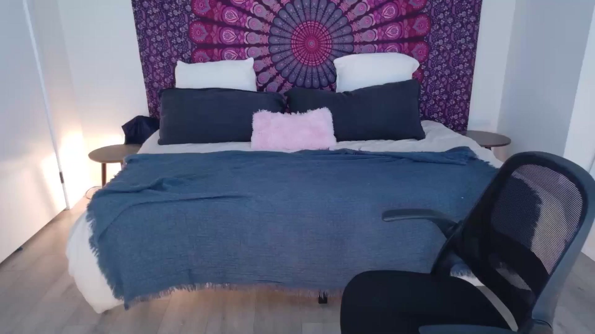 Gallery image thumbnail from eh1_Scarlett's myfreecams stream on, 01/22/2026, 05:31 image 15 of 20