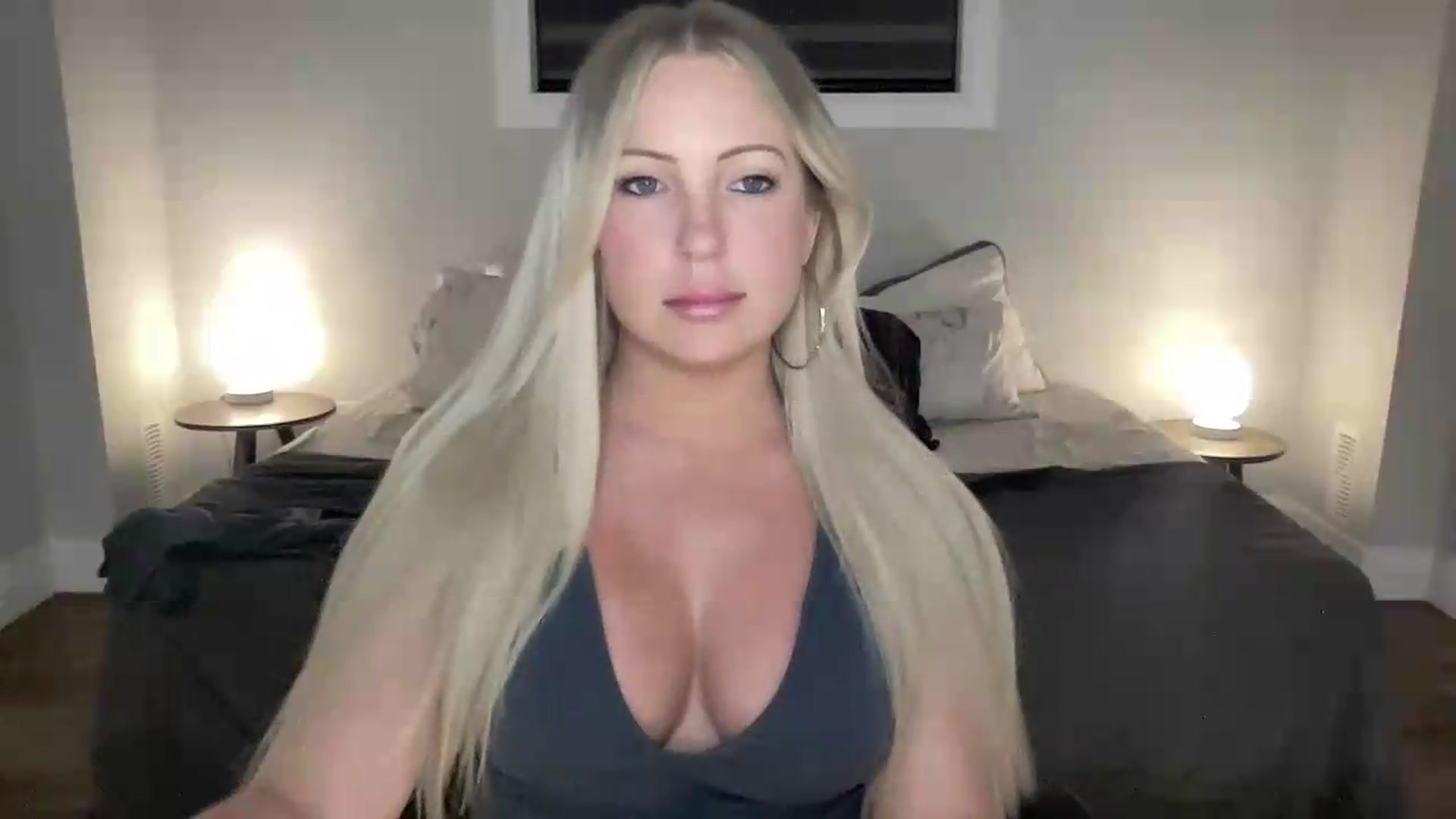 Gallery image thumbnail from eh1_Scarlett's myfreecams stream on, 05/21/2026, 04:15 image 12 of 20