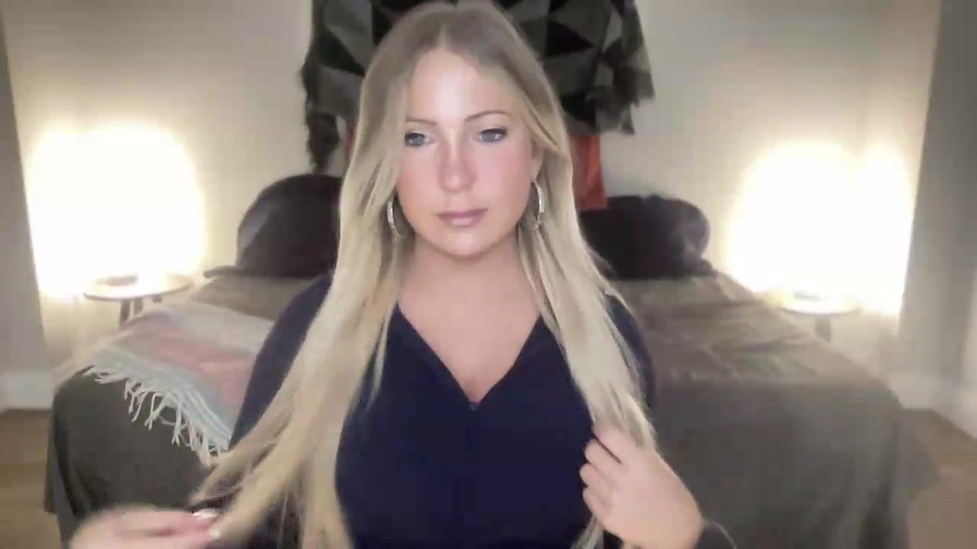 Gallery image thumbnail from eh1_Scarlett's myfreecams stream on, 08/17/2026, 03:17 image 18 of 20
