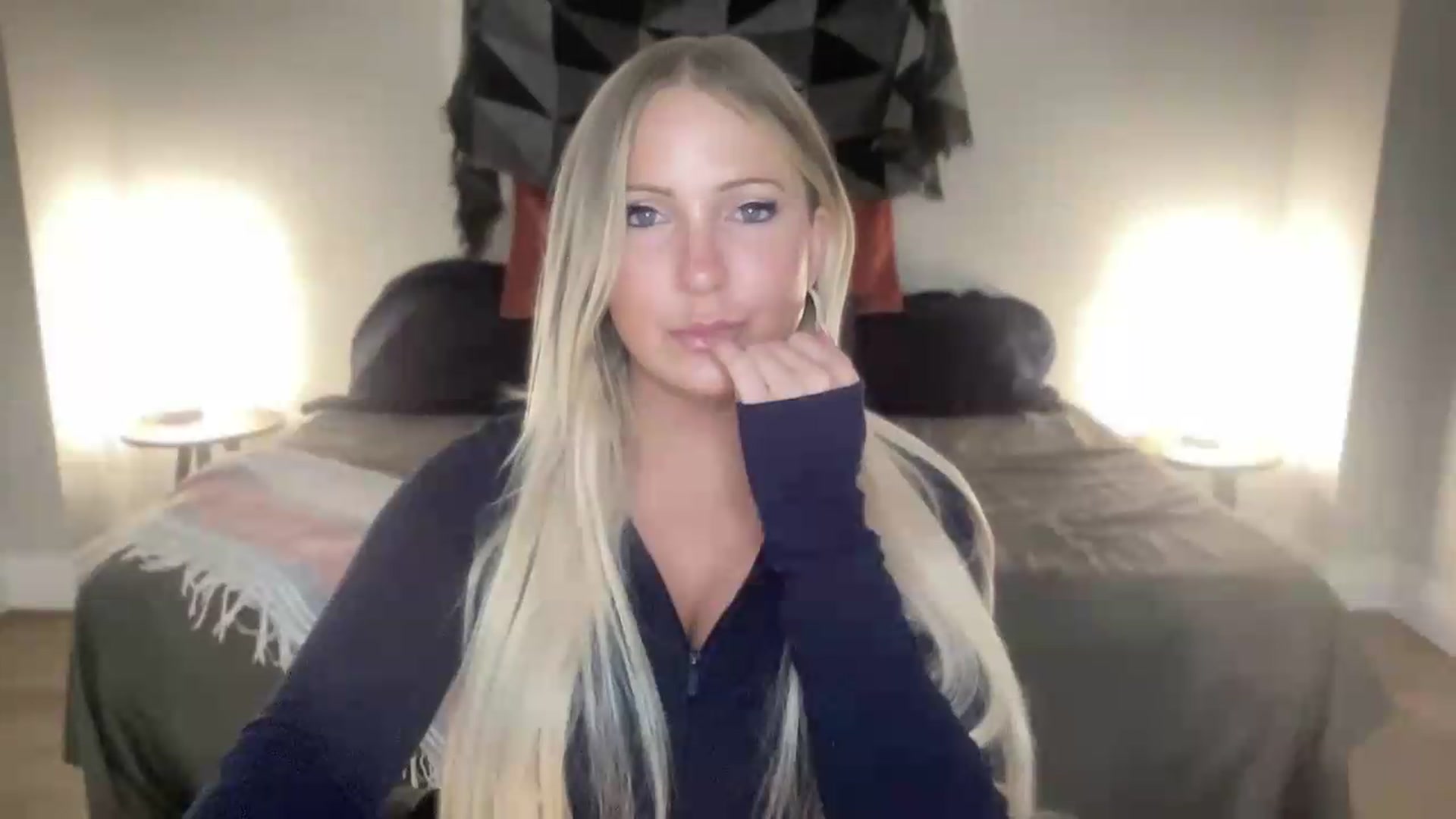 Gallery image thumbnail from eh1_Scarlett's myfreecams stream on, 08/17/2026, 06:43 image 10 of 20