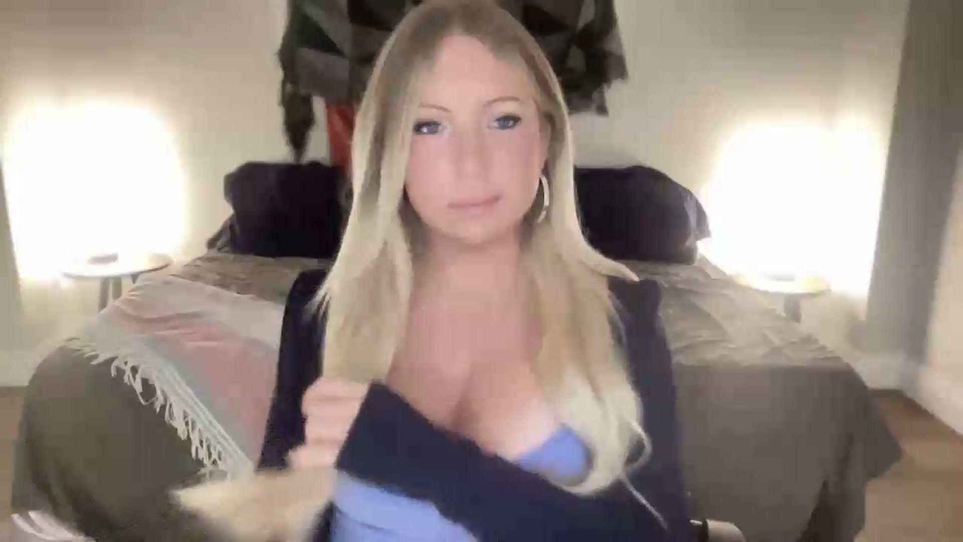 Gallery image thumbnail from eh1_Scarlett's myfreecams stream on, 08/25/2026, 02:20 image 19 of 20