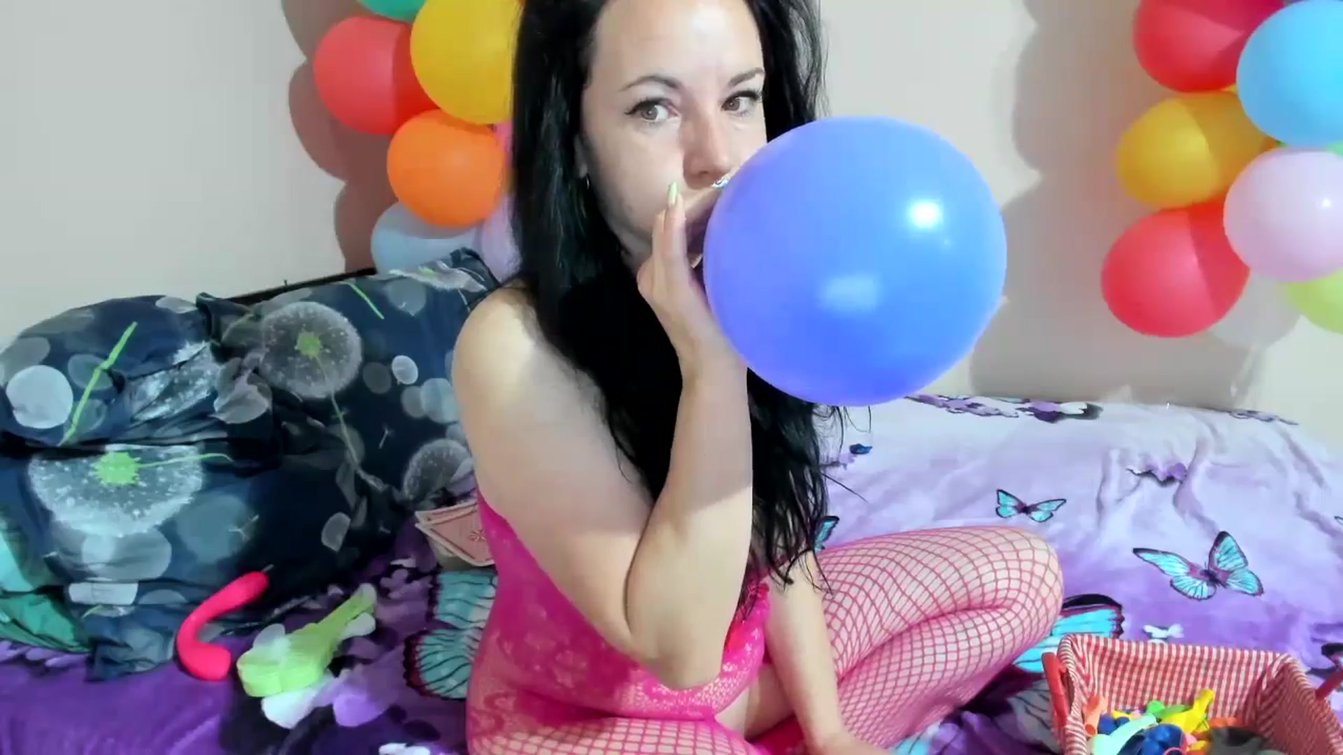 Gallery image thumbnail from elisha4ubbb's myfreecams stream on, 05/19/2024, 03:47 image 8 of 20