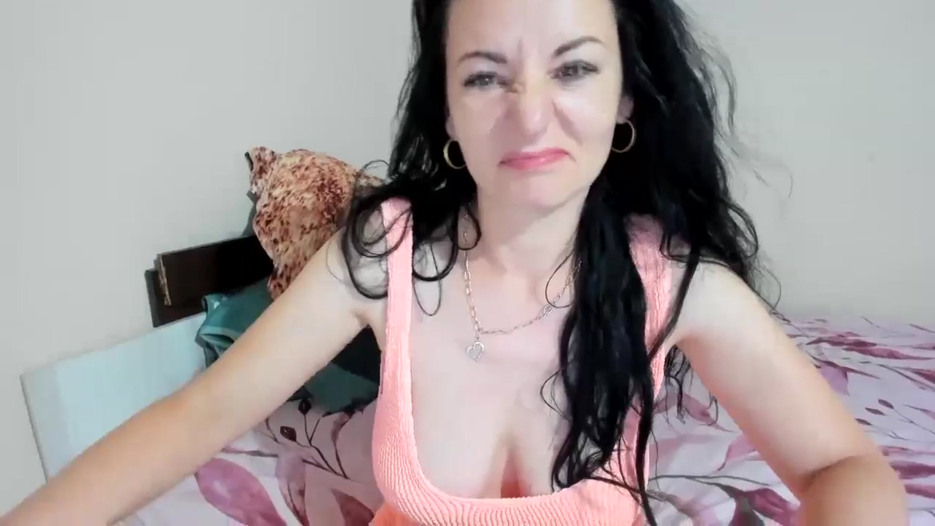 Gallery image thumbnail from elisha4ubbb's myfreecams stream on, 06/25/2024, 04:14 image 18 of 20